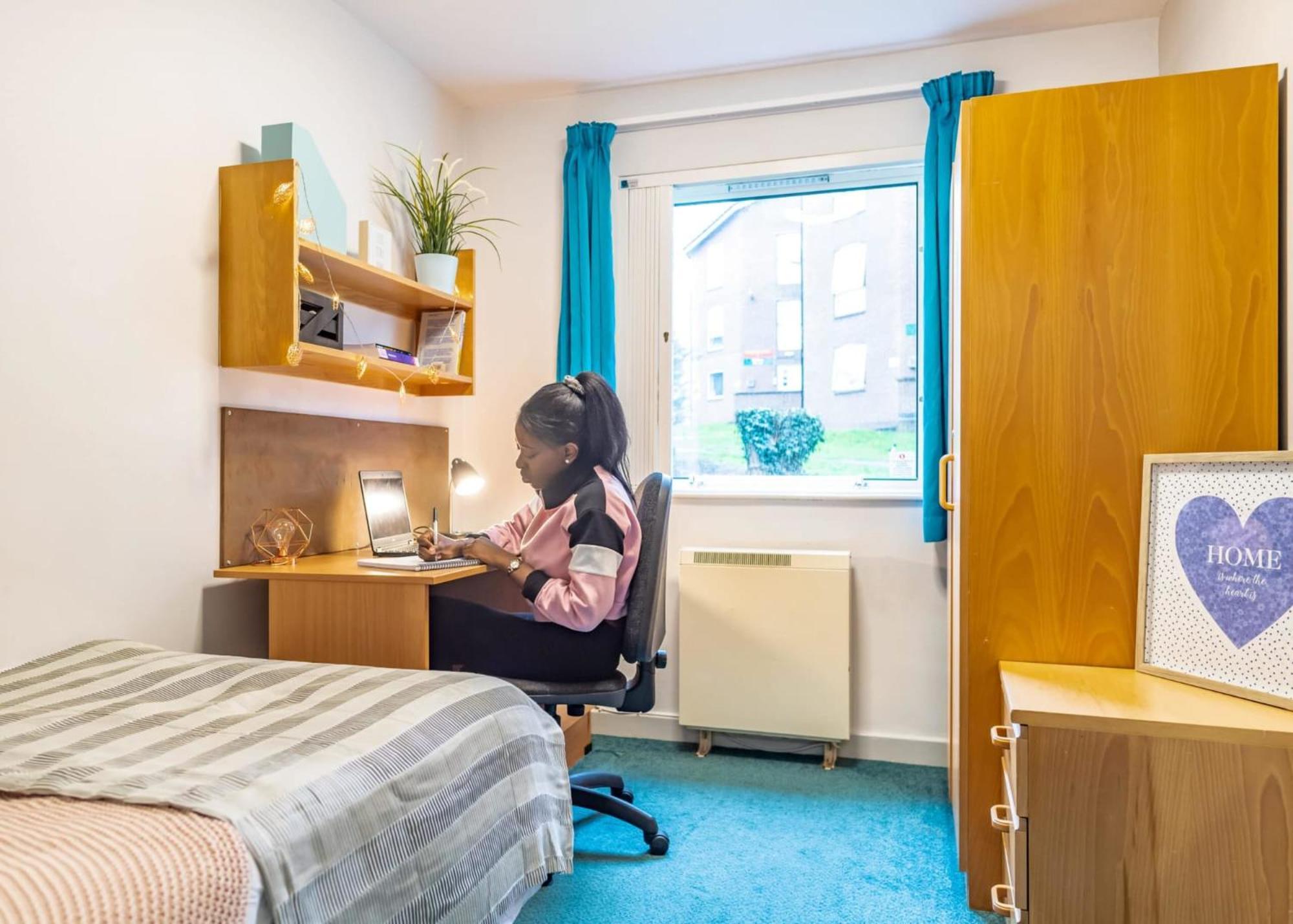 Modern Living And At Broadgate Park In Nottingham