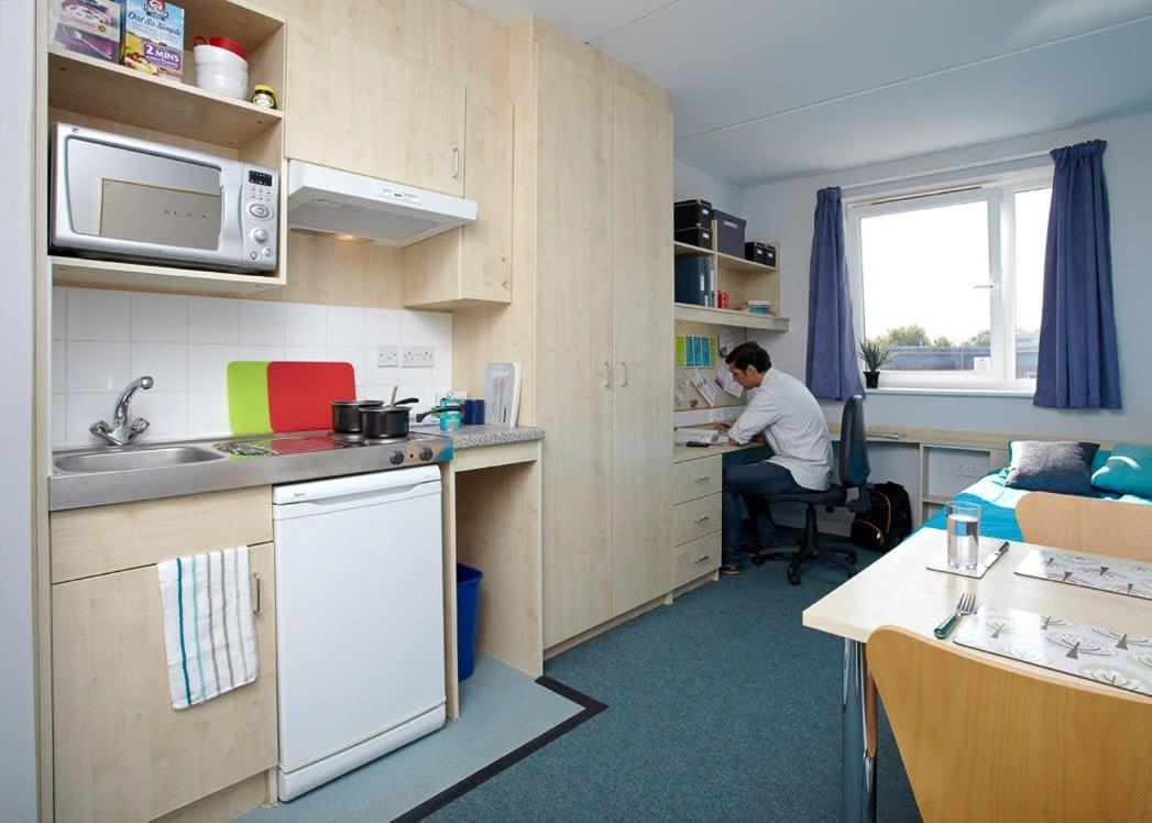 Apartment Modern Living And At Broadgate Park In Nottingham