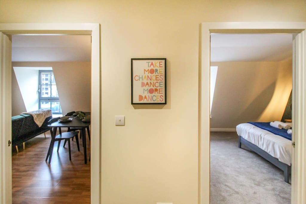 Luxurious 1 Bed With Free Parking Apartamento