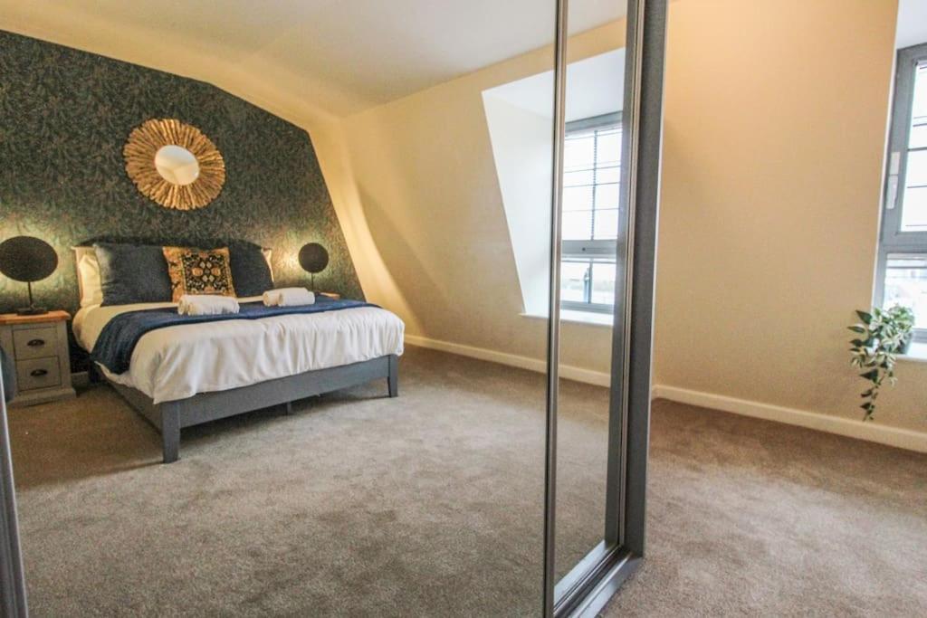 Apartamento Luxurious 1 Bed With Free Parking