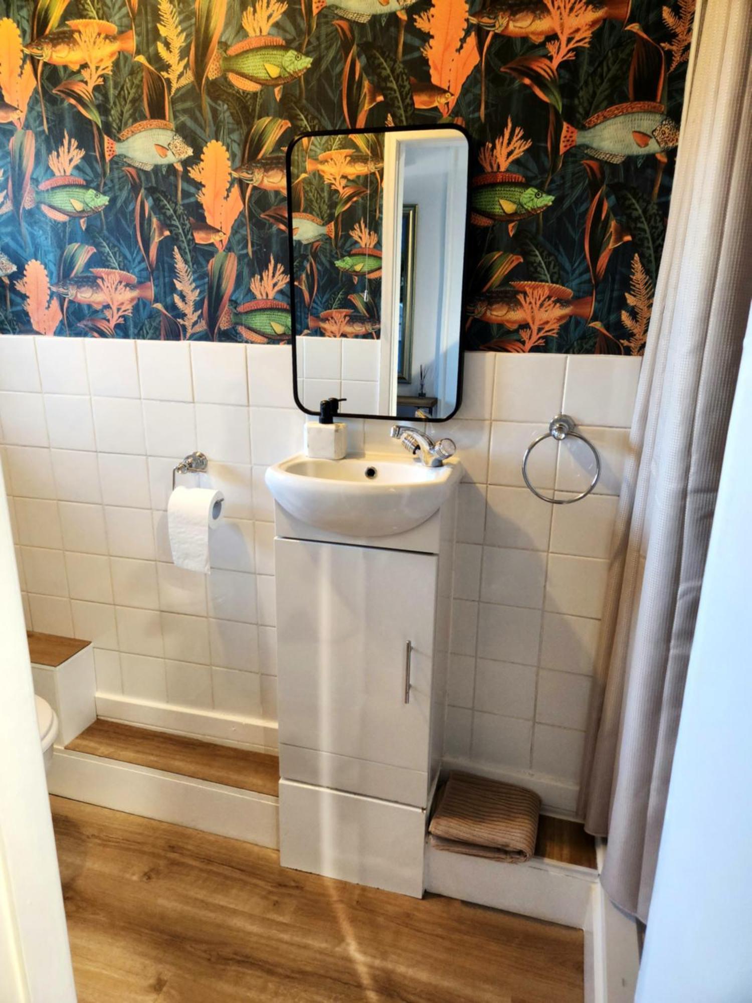 Stylish Serviced Studio Flat With Parking Located Just Off The Vibrant Mansfield Road Nottingham