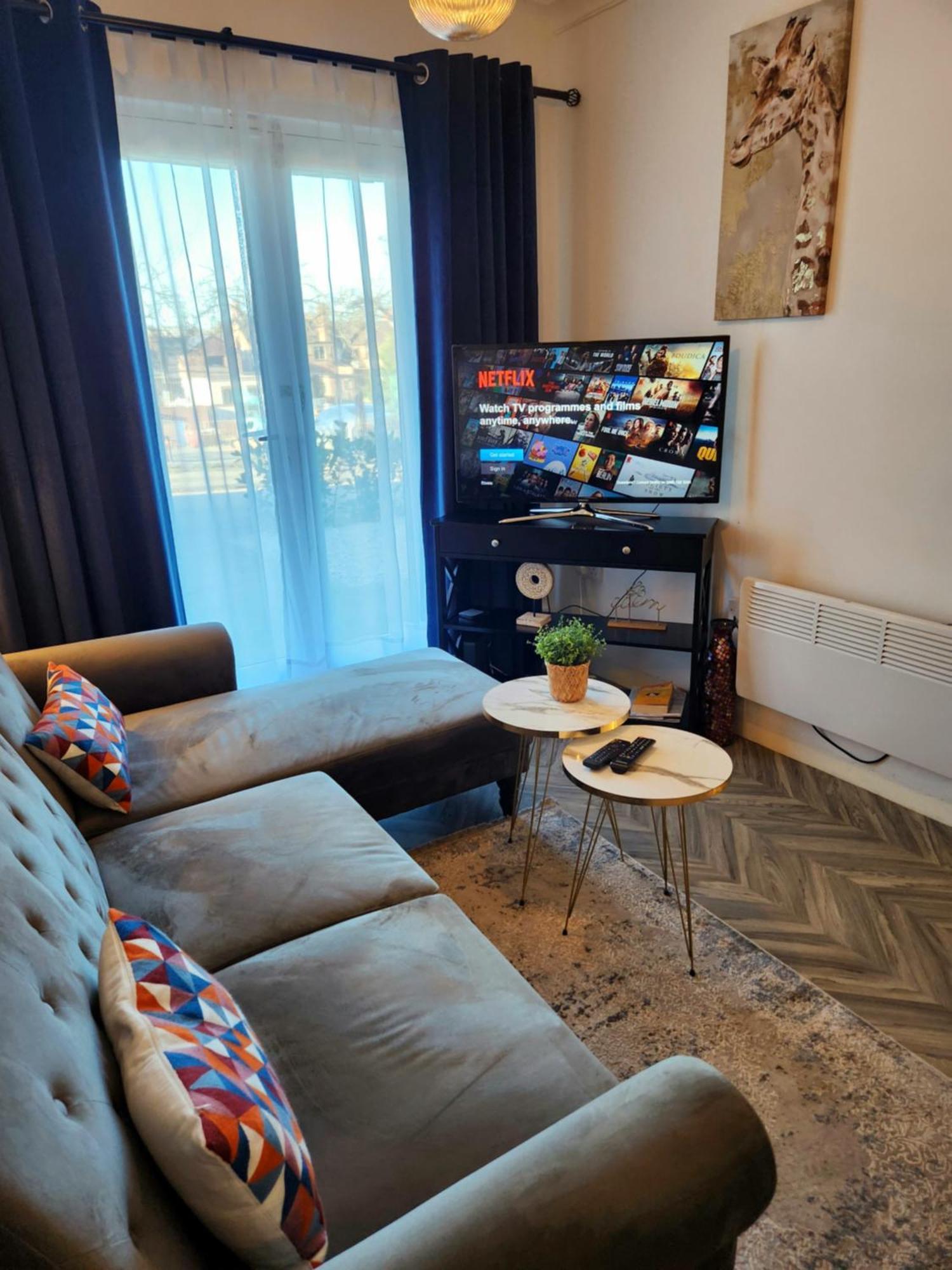 Apartment Stylish Serviced Studio Flat With Parking Located Just Off The Vibrant Mansfield Road Nottingham