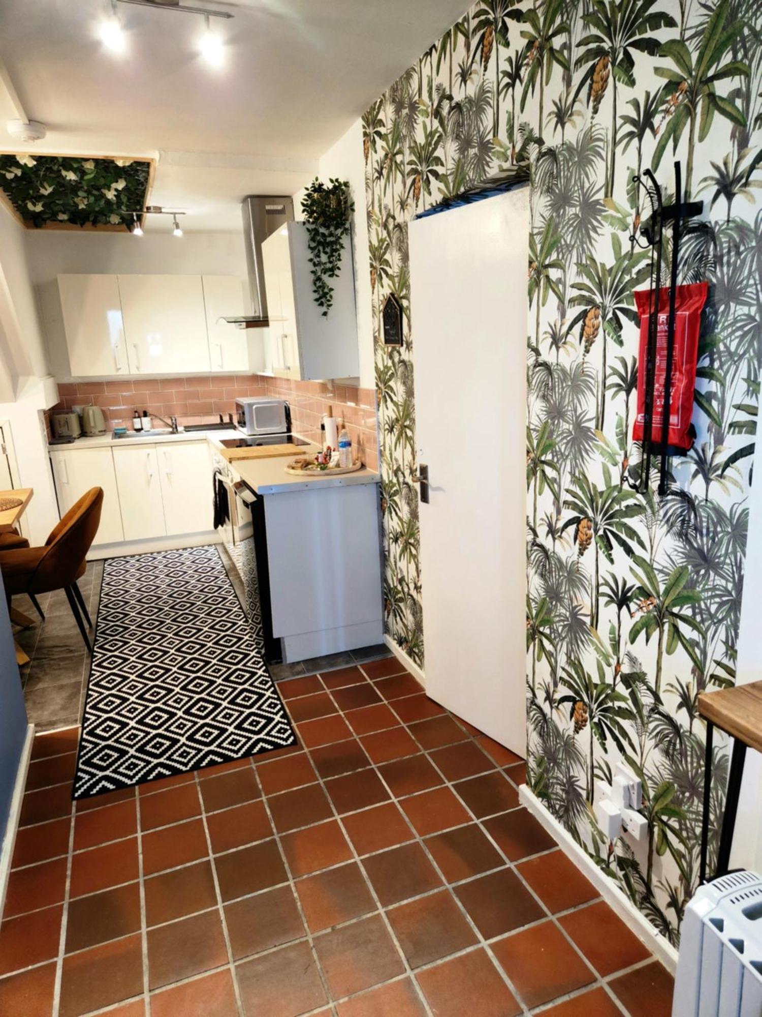 Stylish Serviced Studio Flat With Parking Located Just Off The Vibrant Mansfield Road Apartment