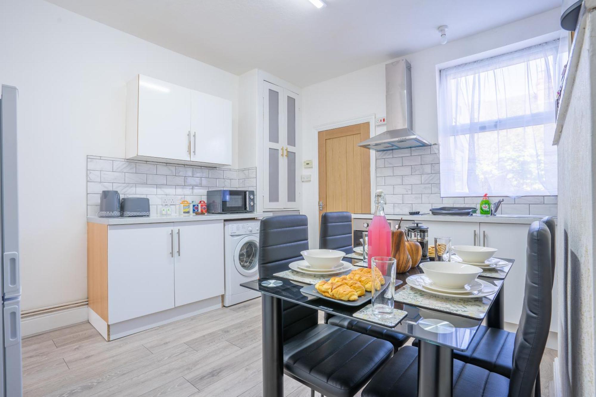 Holiday home Stayzed E: Stylish Centre House With Free Wifi And Parking *