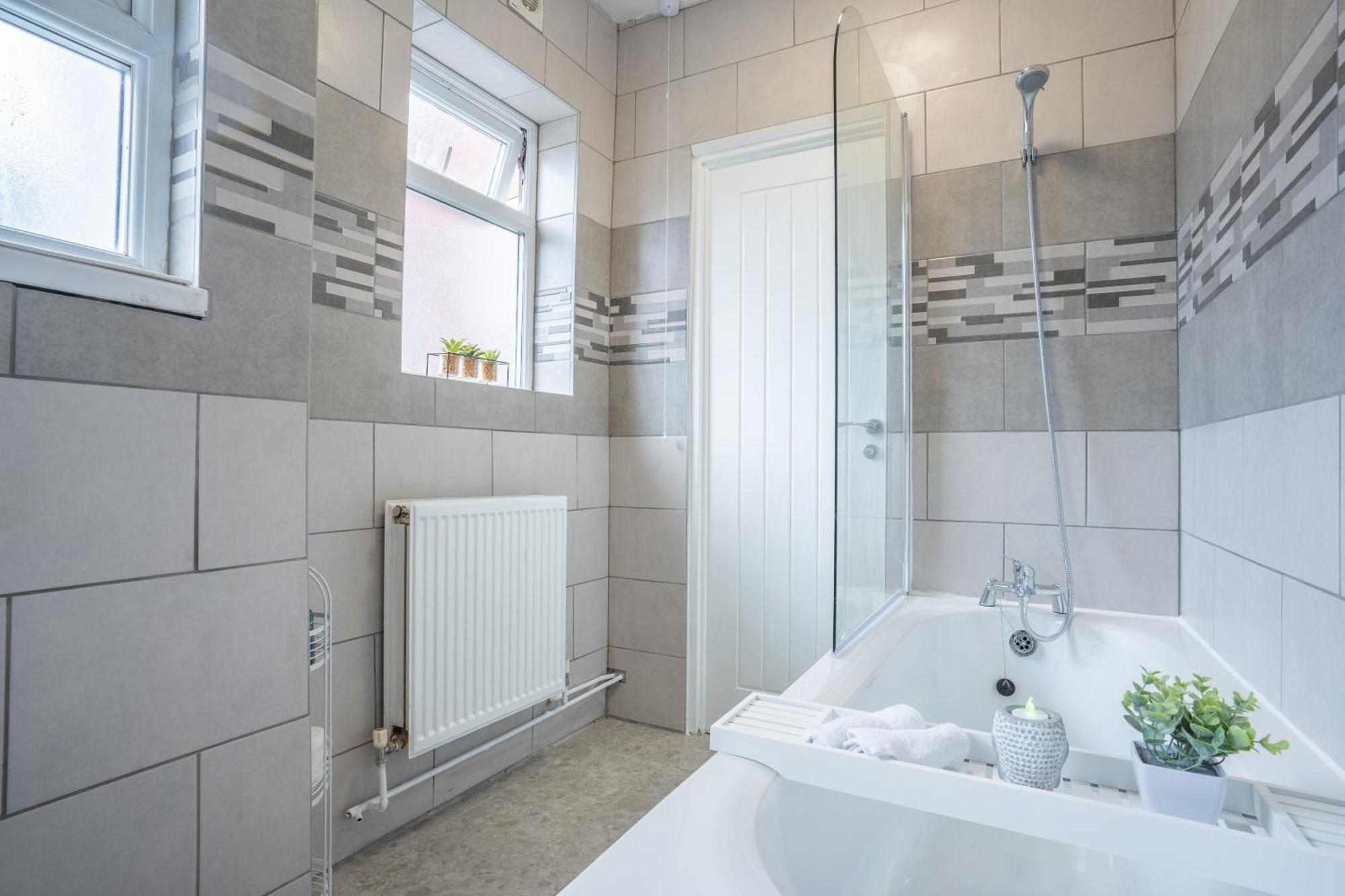 Stayzed E: Stylish Centre House With Free Wifi And Parking Holiday home *