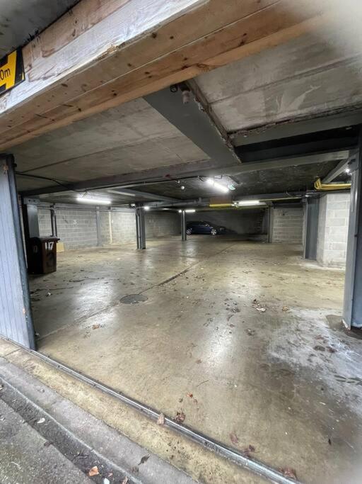 Lovely Two Bed Flat With Free Parking