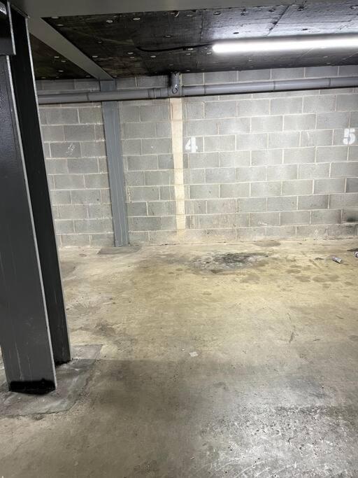 Lovely Two Bed Flat With Free Parking Apartment