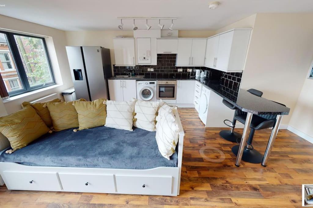Lovely Two Bed Flat With Free Parking Nottingham