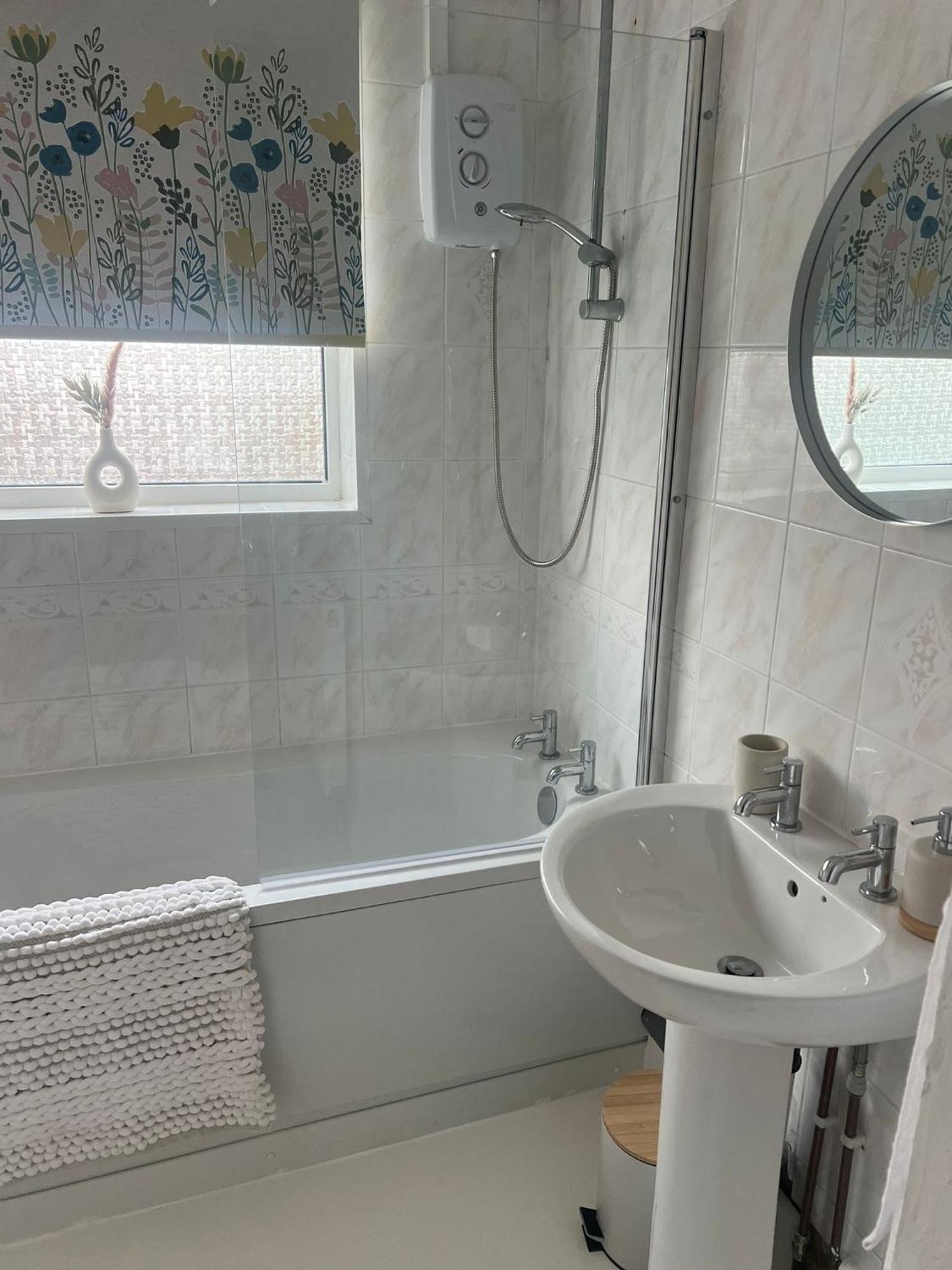 Ringwood Place 3 Bedroom House Ng8
