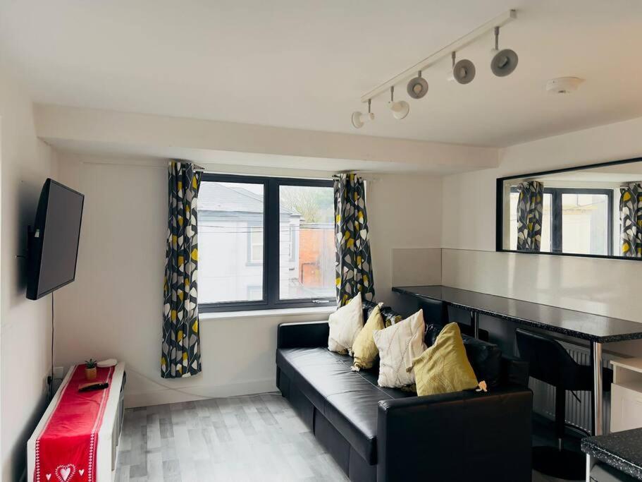 Apartment Lovely 2 Bedroom Flat With Free Parking Flat 5