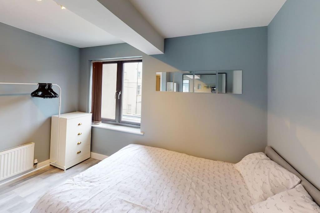 Lovely 2 Bedroom Flat With Free Parking Flat 5 Apartment *