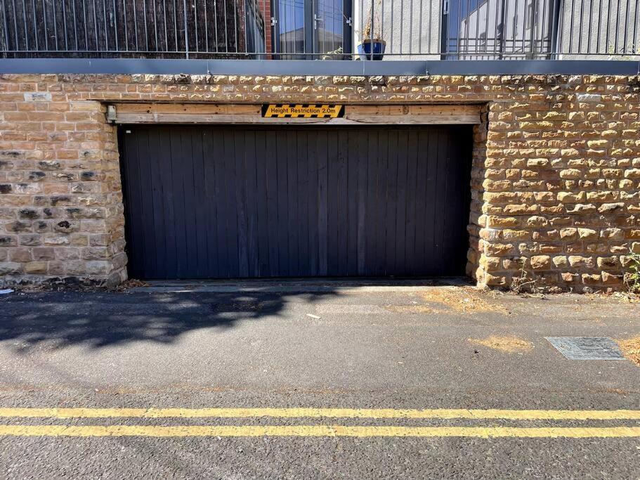 Lovely 2 Bedroom Flat With Free Parking Flat 5