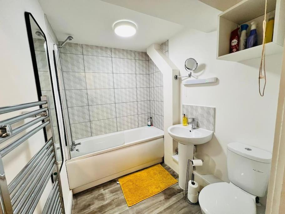 Apartment Lovely 2 Bedroom Flat With Free Parking Flat 5