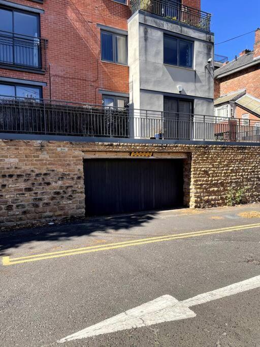 Lovely 2 Bedroom Flat With Free Parking Flat 5 Apartment *