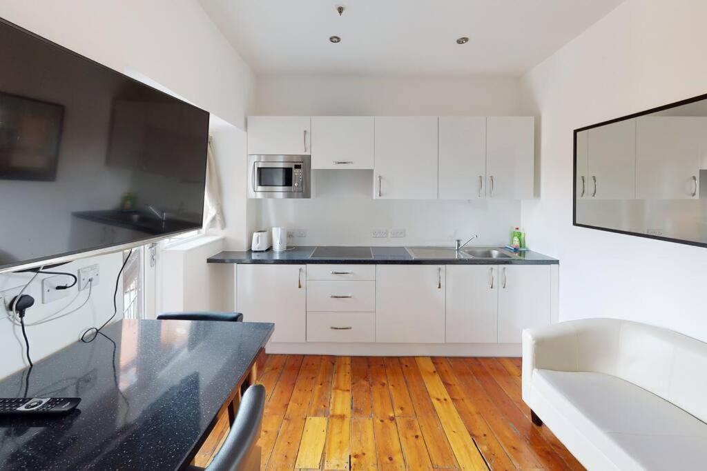 Quiet But 409 Apartment *