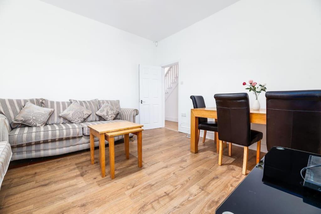 Lodge, Close To Centre *