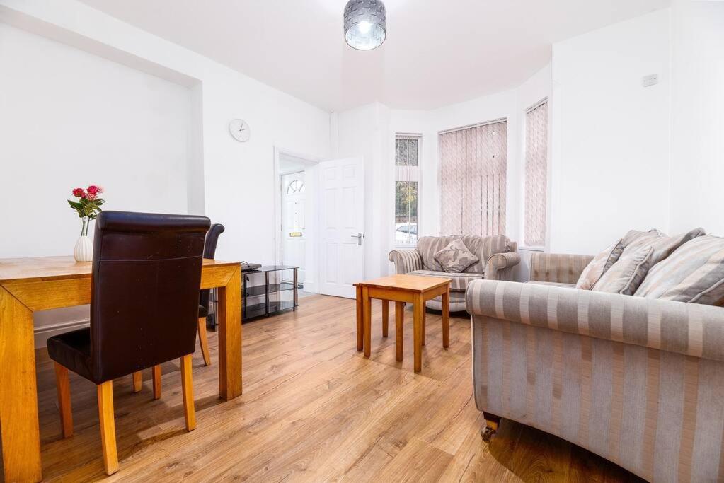 Lodge, Close To Centre *
