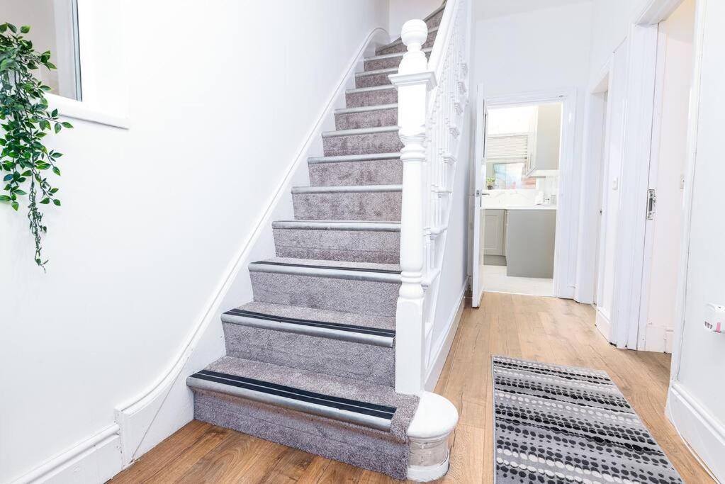 Lodge, Close To Centre * Nottingham