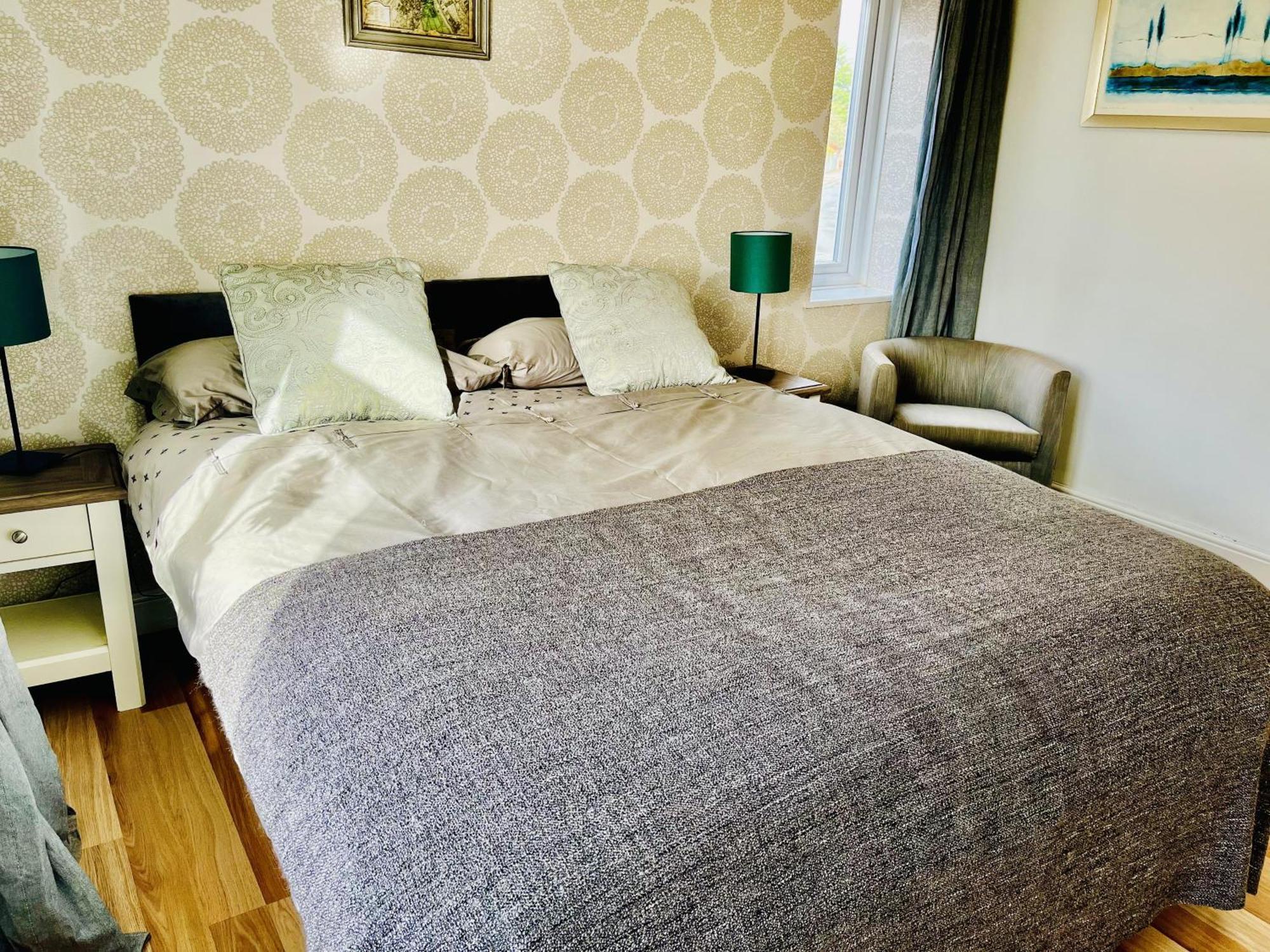 Impeccable 3-bed House In Free Parking Nottingham