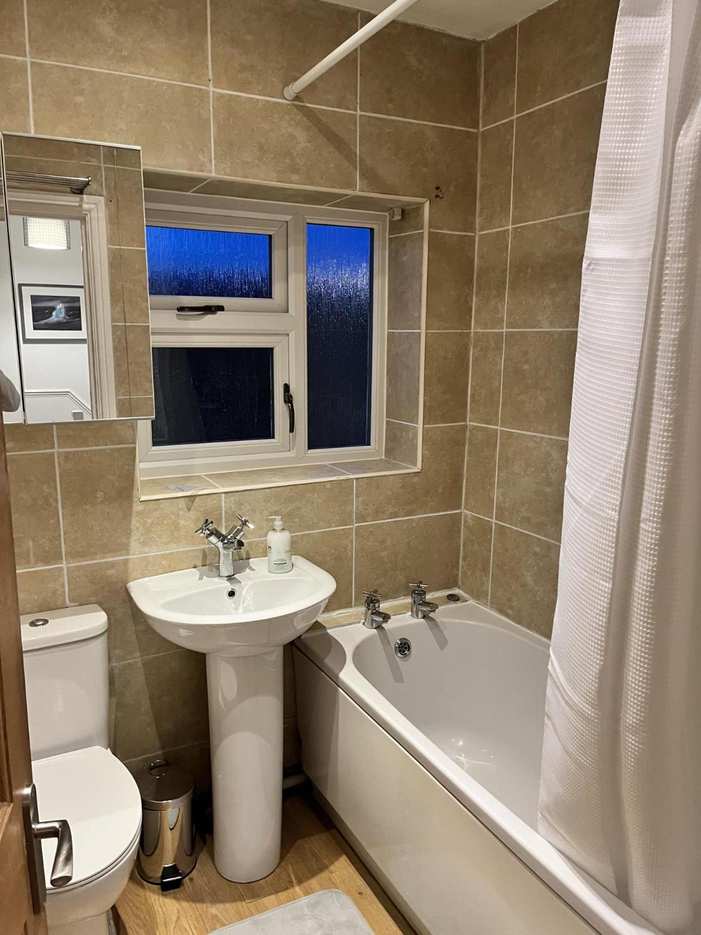 Impeccable 3-bed House In Free Parking Nottingham