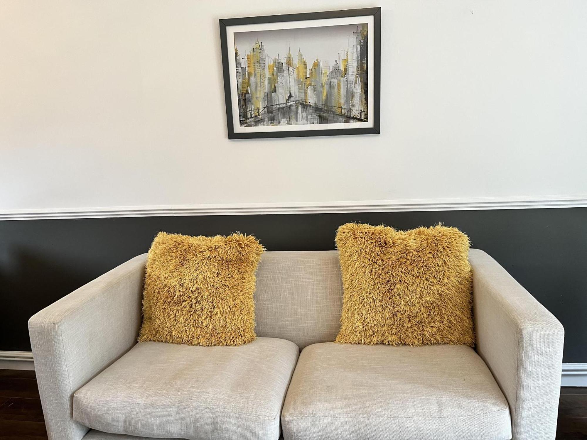 Impeccable 3-bed House In Free Parking Holiday home Nottingham