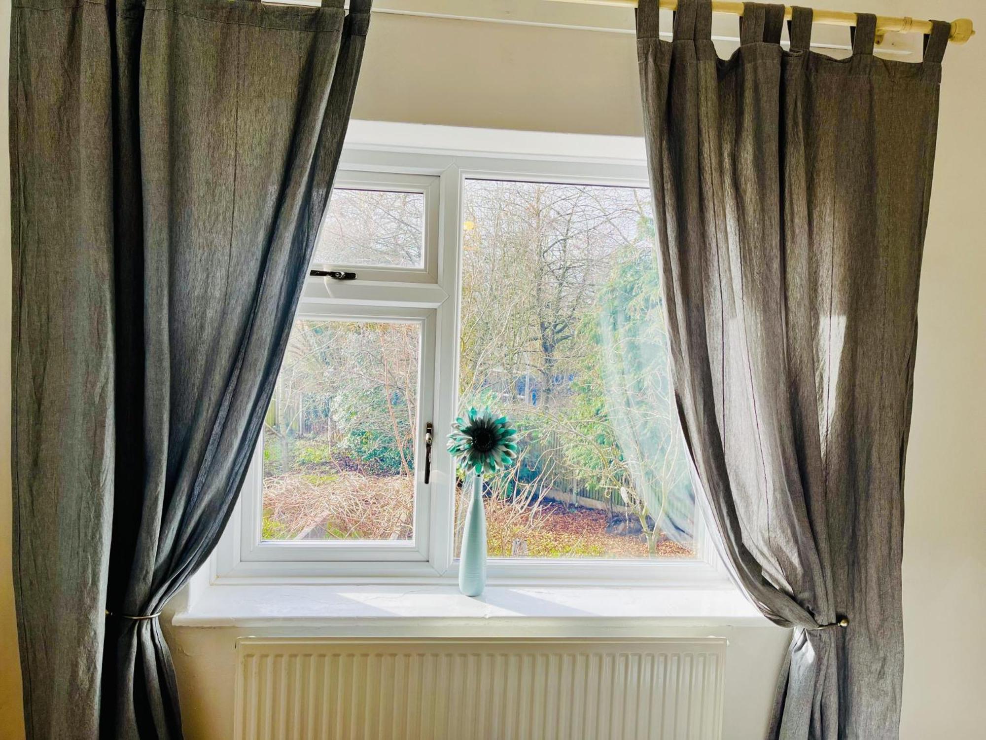 Holiday home Impeccable 3-bed House In Free Parking *
