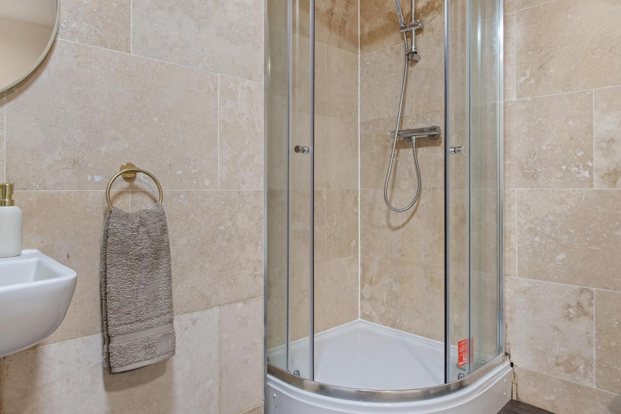 Spacious 2 Bedroom - Great Location Apartment Nottingham