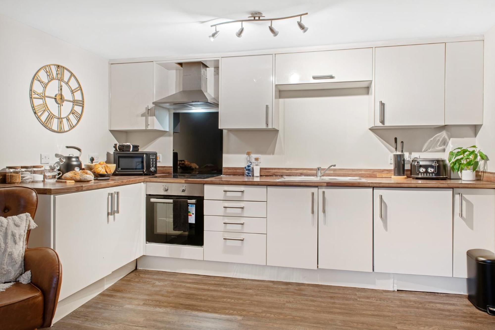 Spacious 2 Bedroom - Great Location *