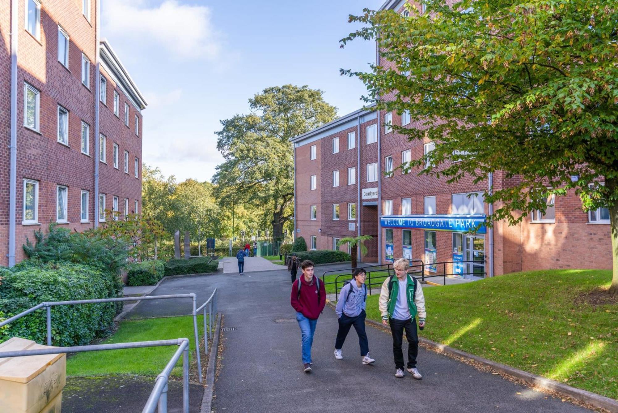 Modern Living And At Broadgate Park In * Nottingham