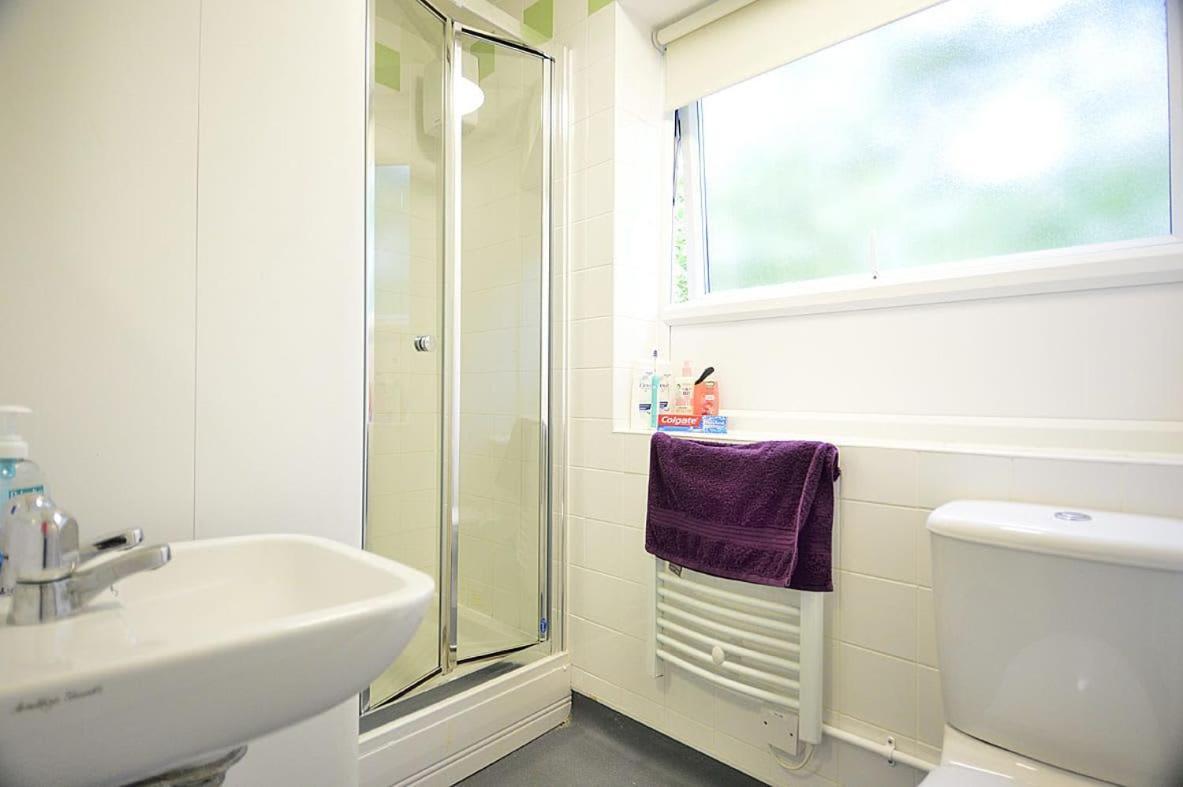 Apartment Modern Living And At Broadgate Park In *