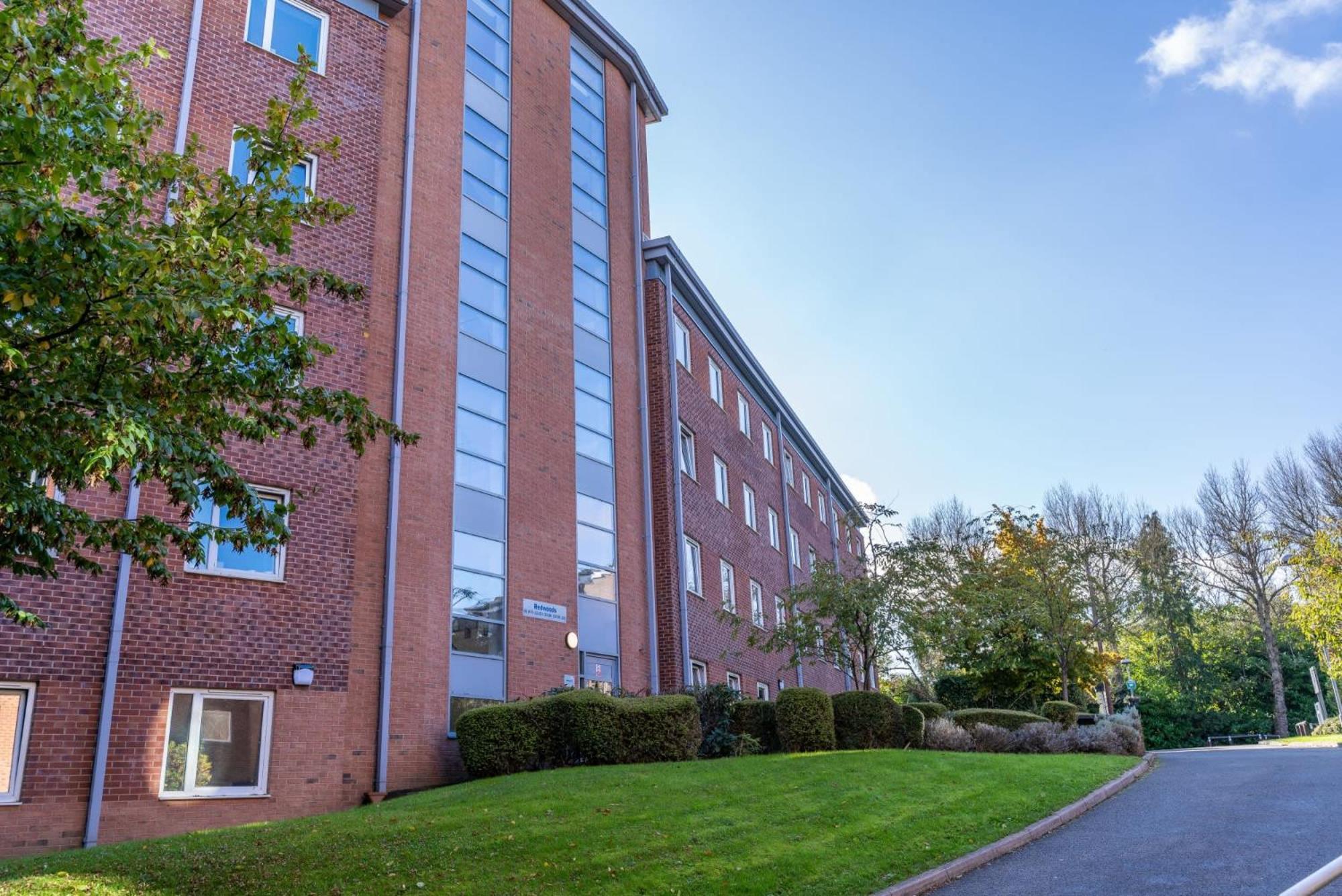 Modern Living And At Broadgate Park In Apartment *