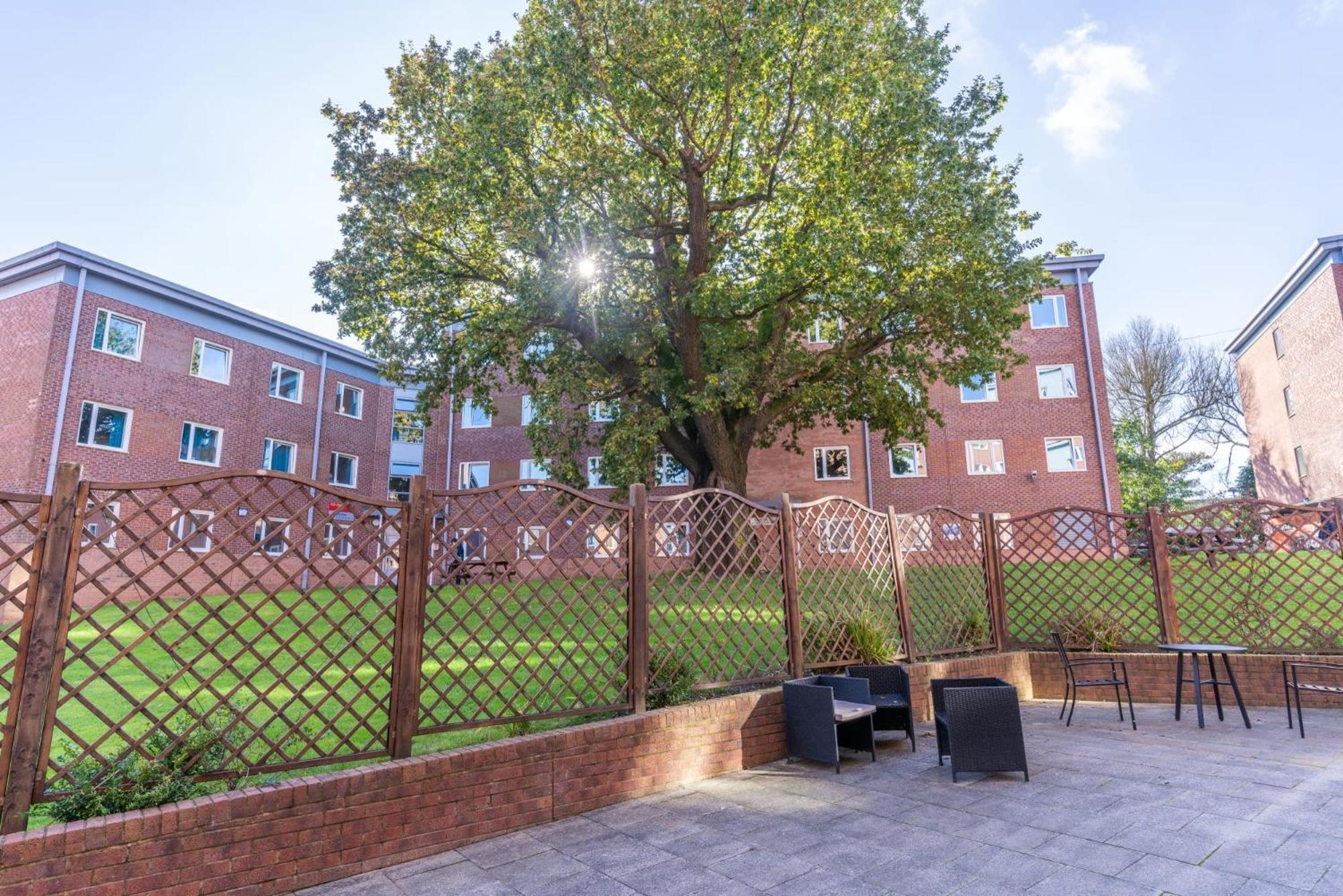 Modern Living And At Broadgate Park In Apartment