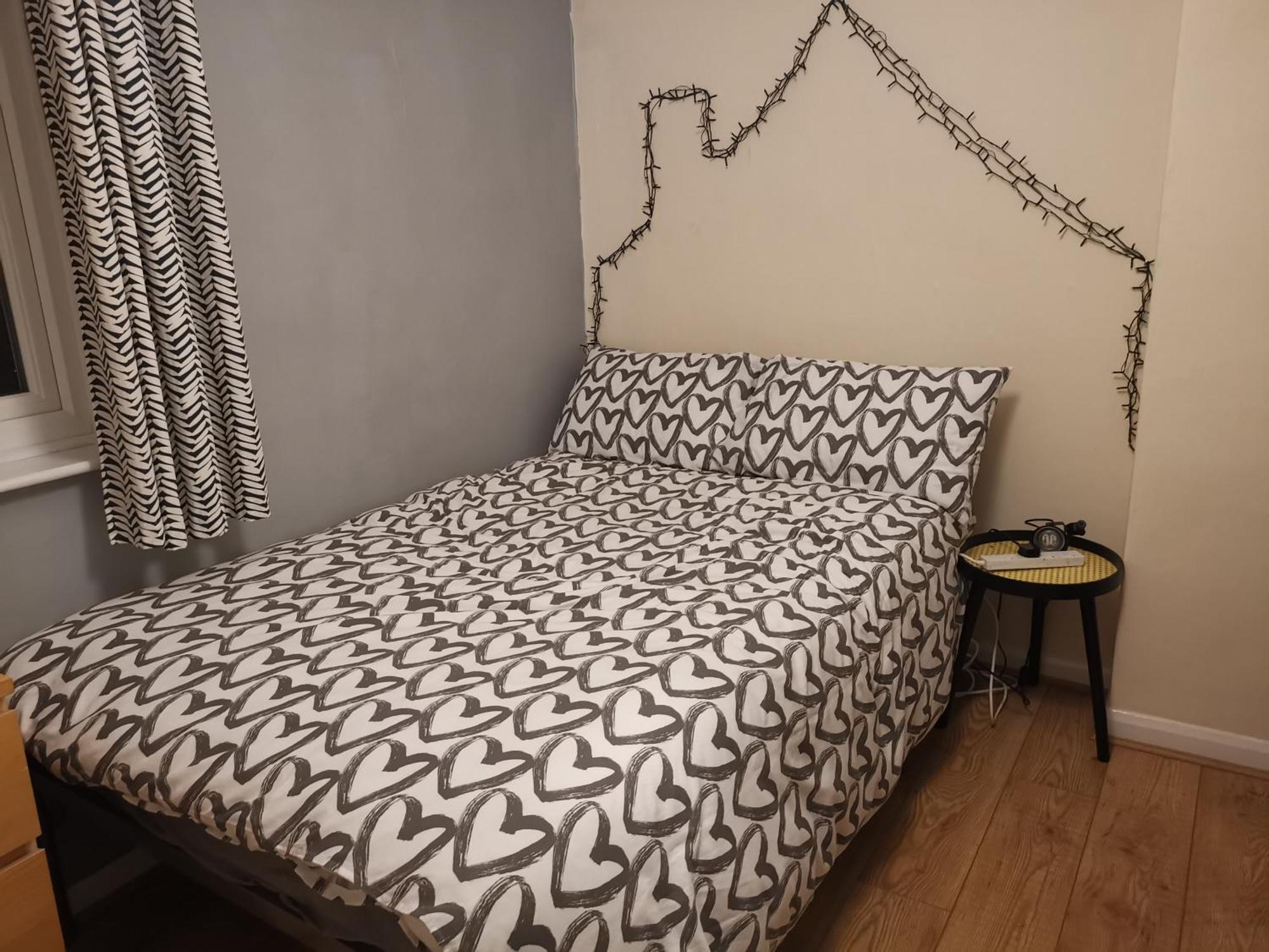 Guest house Wollanton Park Beeston Near East Midlands Conference Centre Train Station Tram Stop