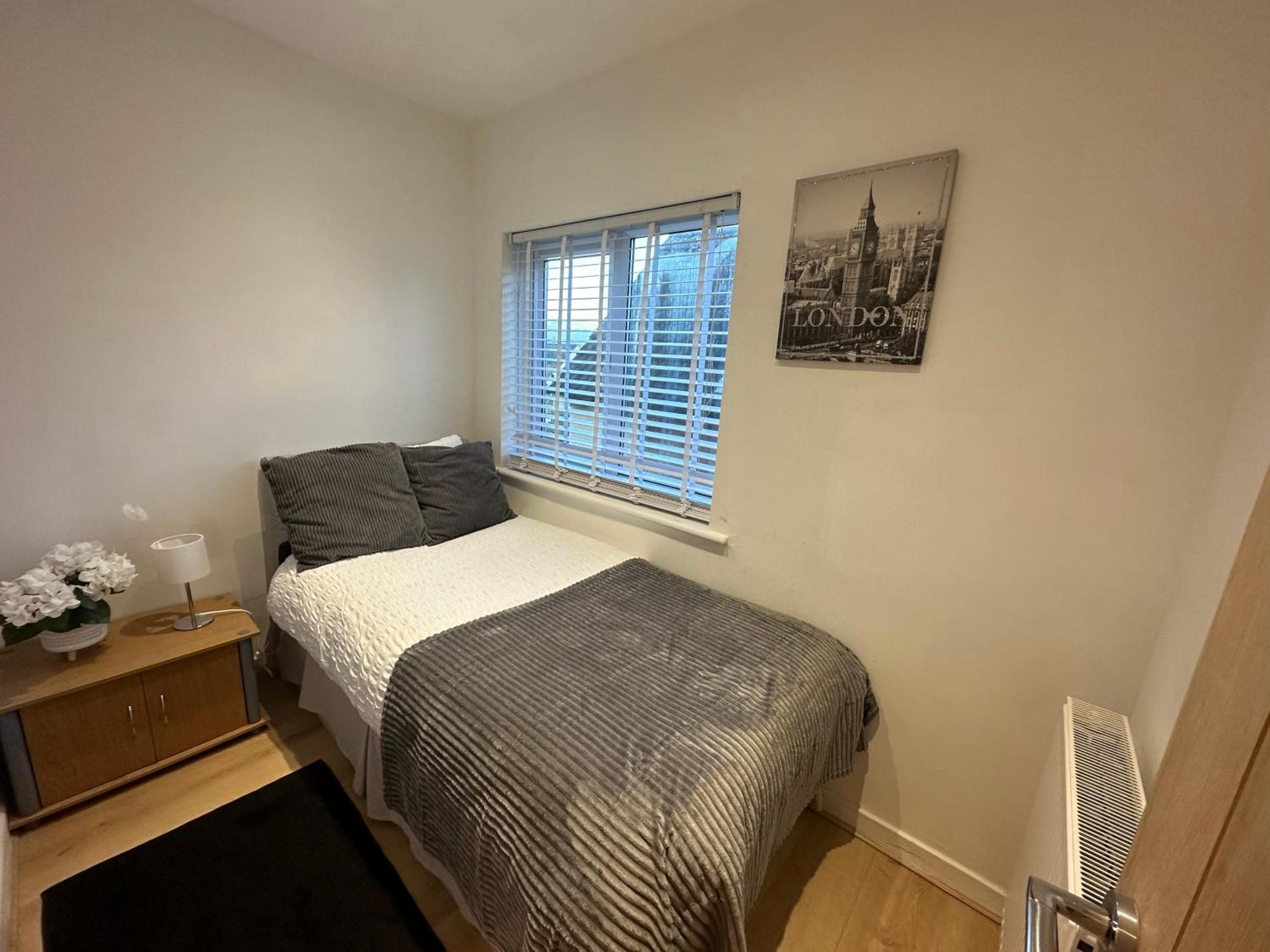Holiday home Charming 3-bed Minutes From Centre *