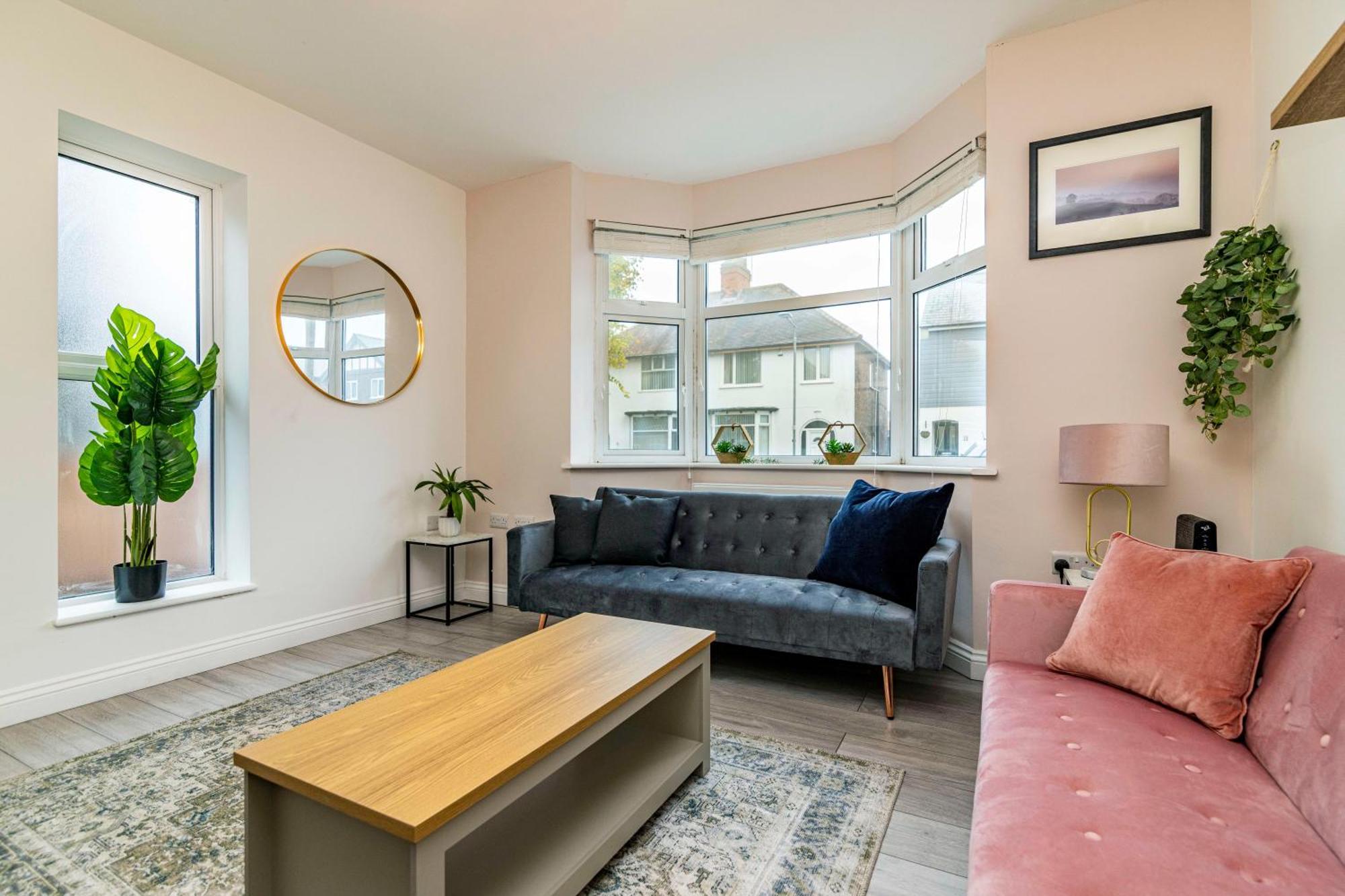 3 Bedroom, Private Orchard, Private Bathroom, Driveway Nottingham