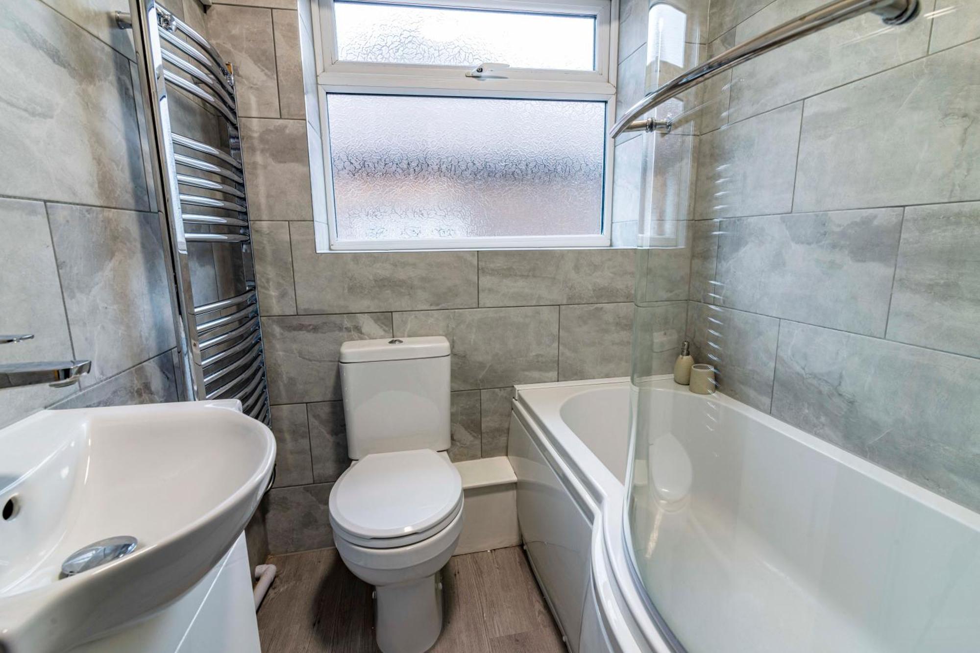 3 Bedroom, Private Orchard, Private Bathroom, Driveway * Nottingham