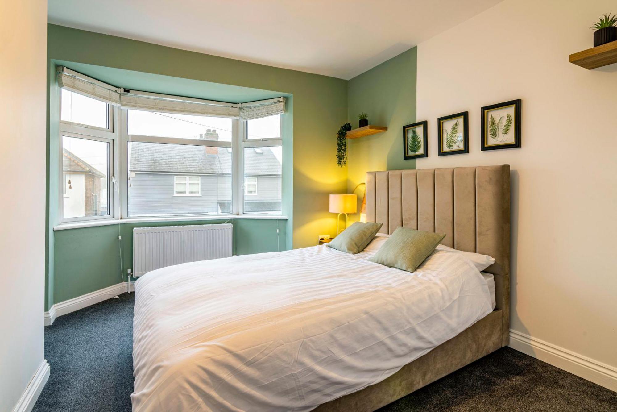 3 Bedroom, Private Orchard, Private Bathroom, Driveway Nottingham