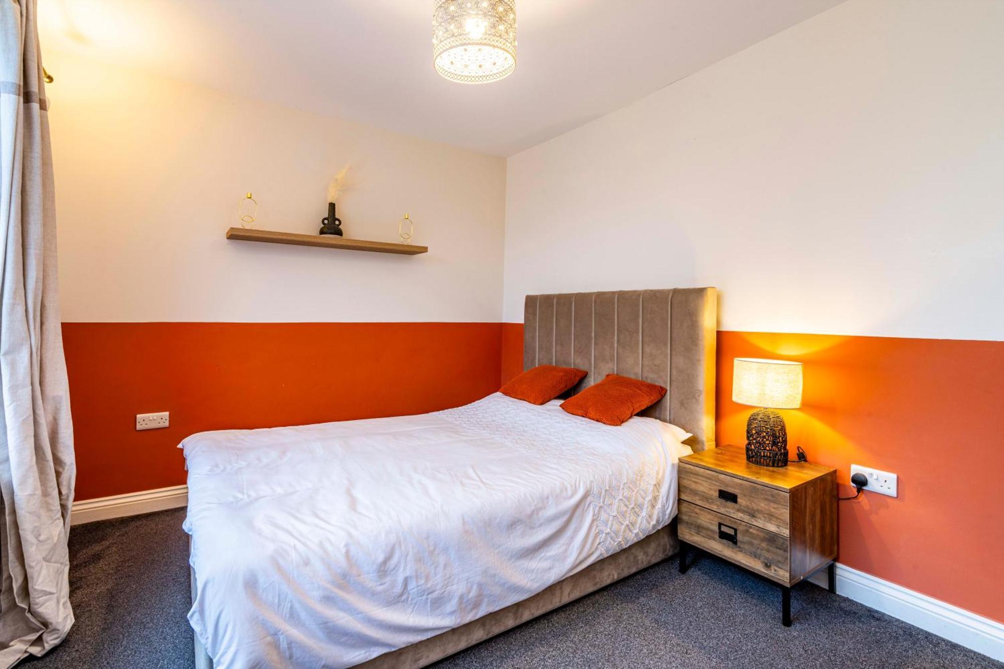 3 Bedroom, Private Orchard, Private Bathroom, Driveway *