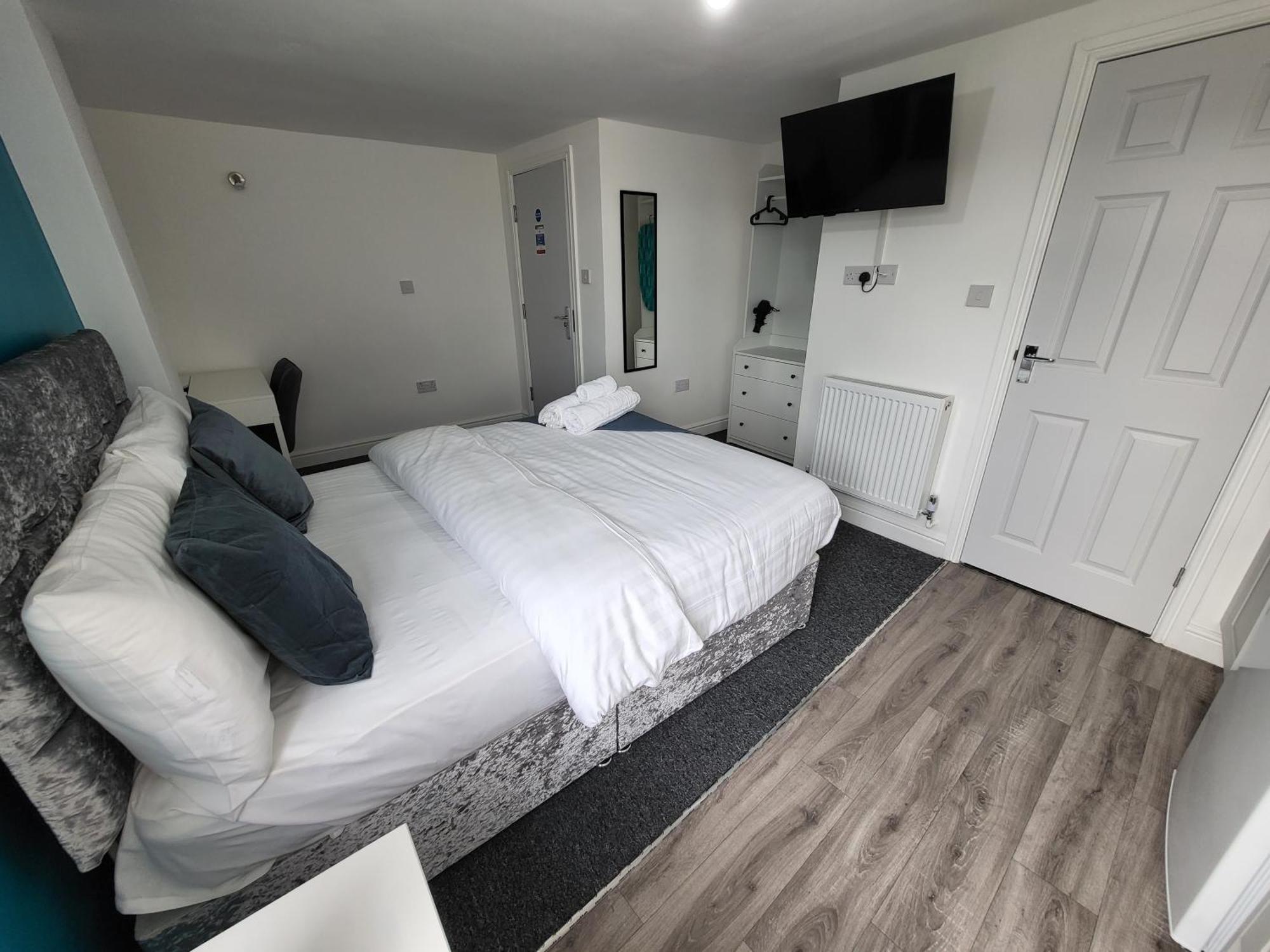 Forest Rd, Short Aparthotel