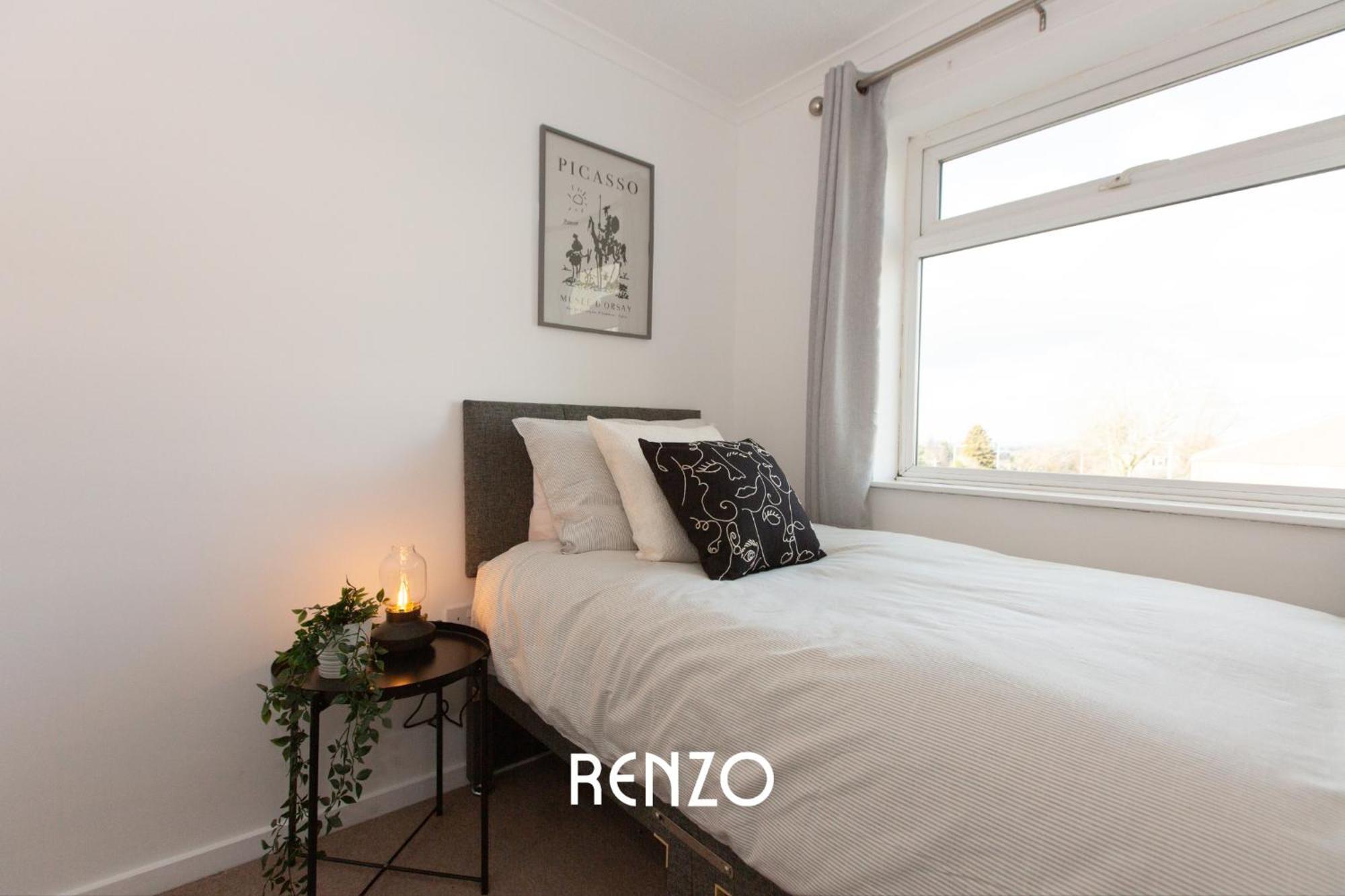 Inviting 3-bed In By Renzo, Driveway, Smart Tv With Netflix!