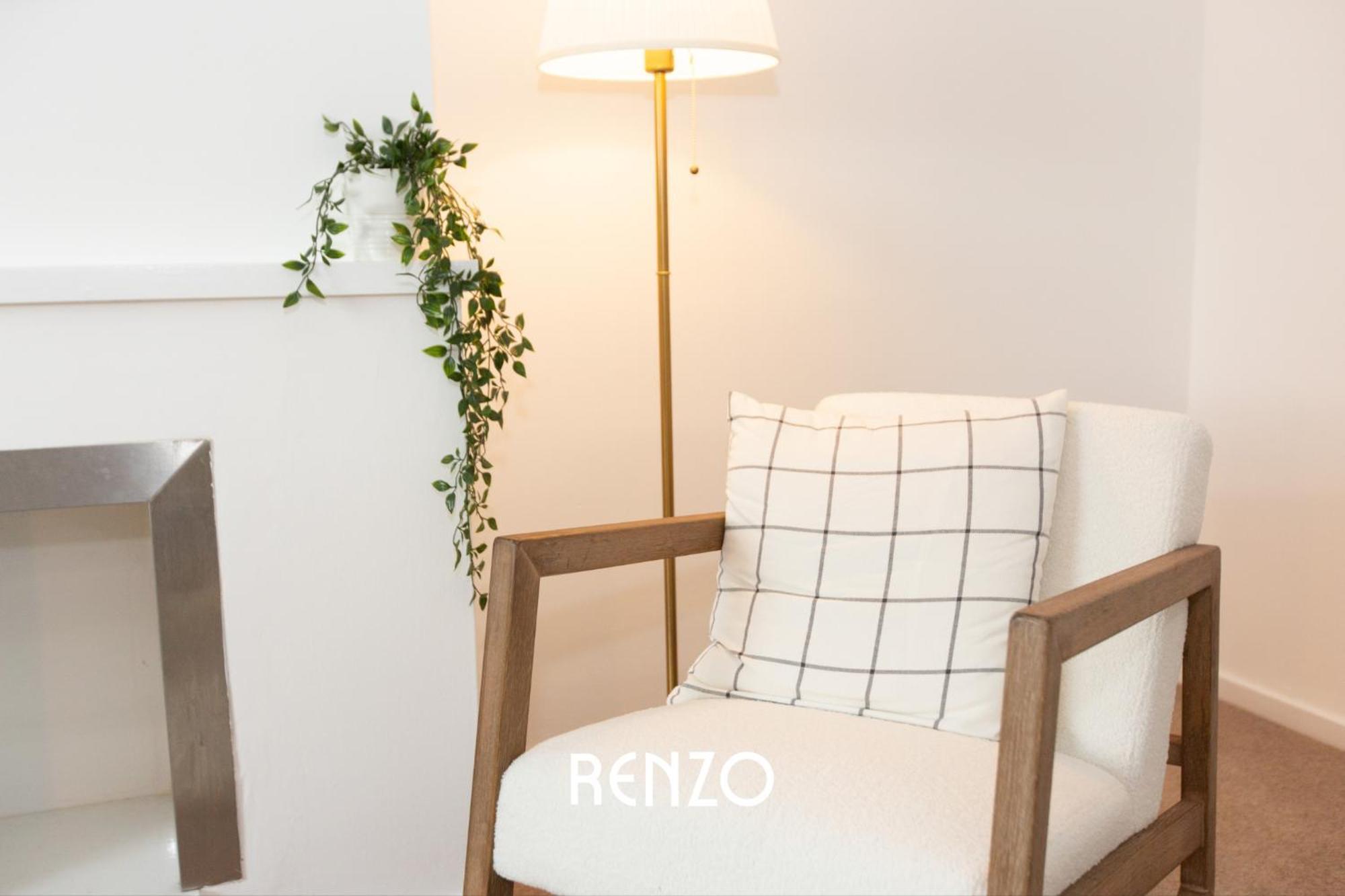 Inviting 3-bed In By Renzo, Driveway, Smart Tv With Netflix! * Nottingham