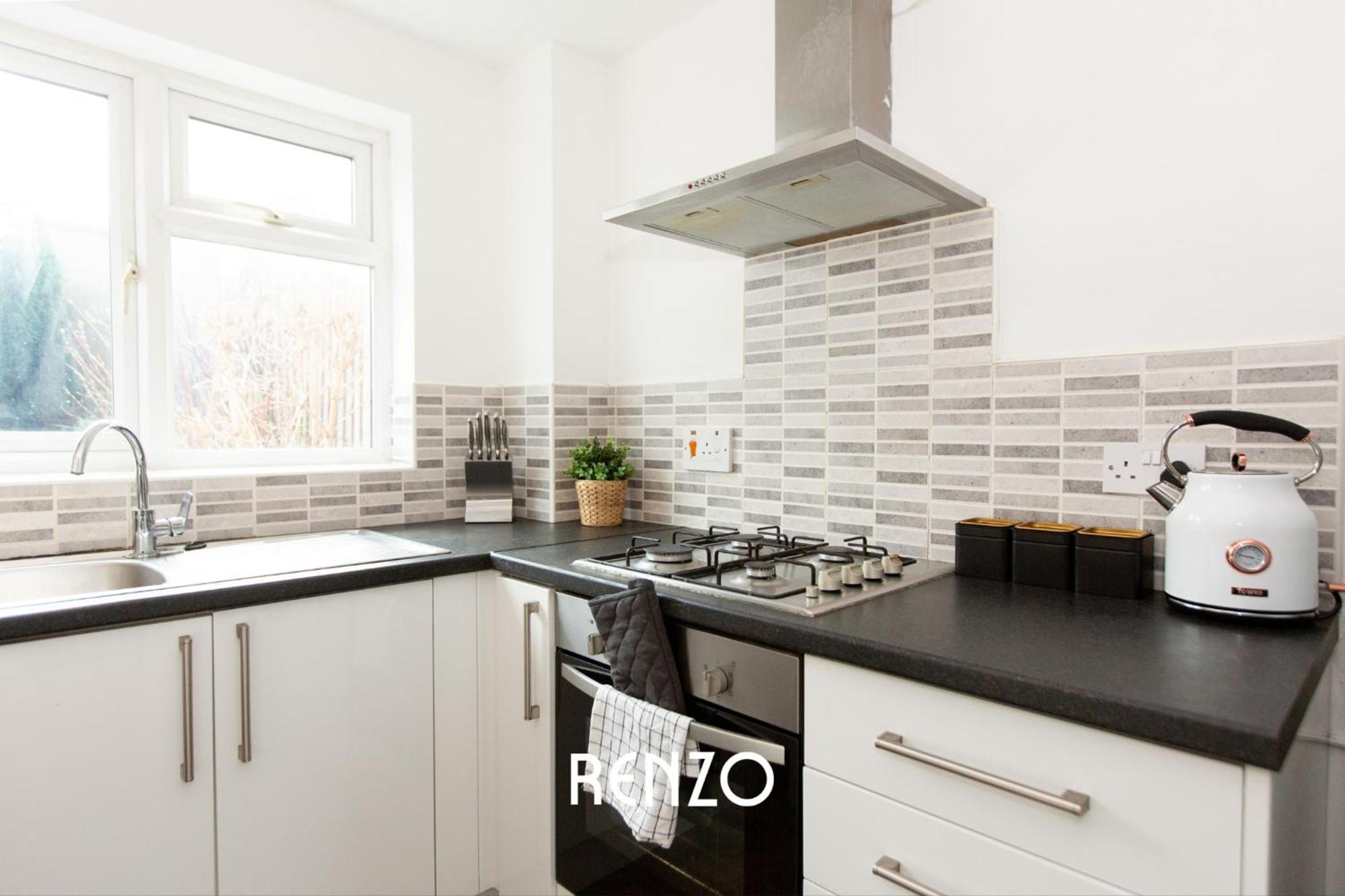 Inviting 3-bed In By Renzo, Driveway, Smart Tv With Netflix! Nottingham