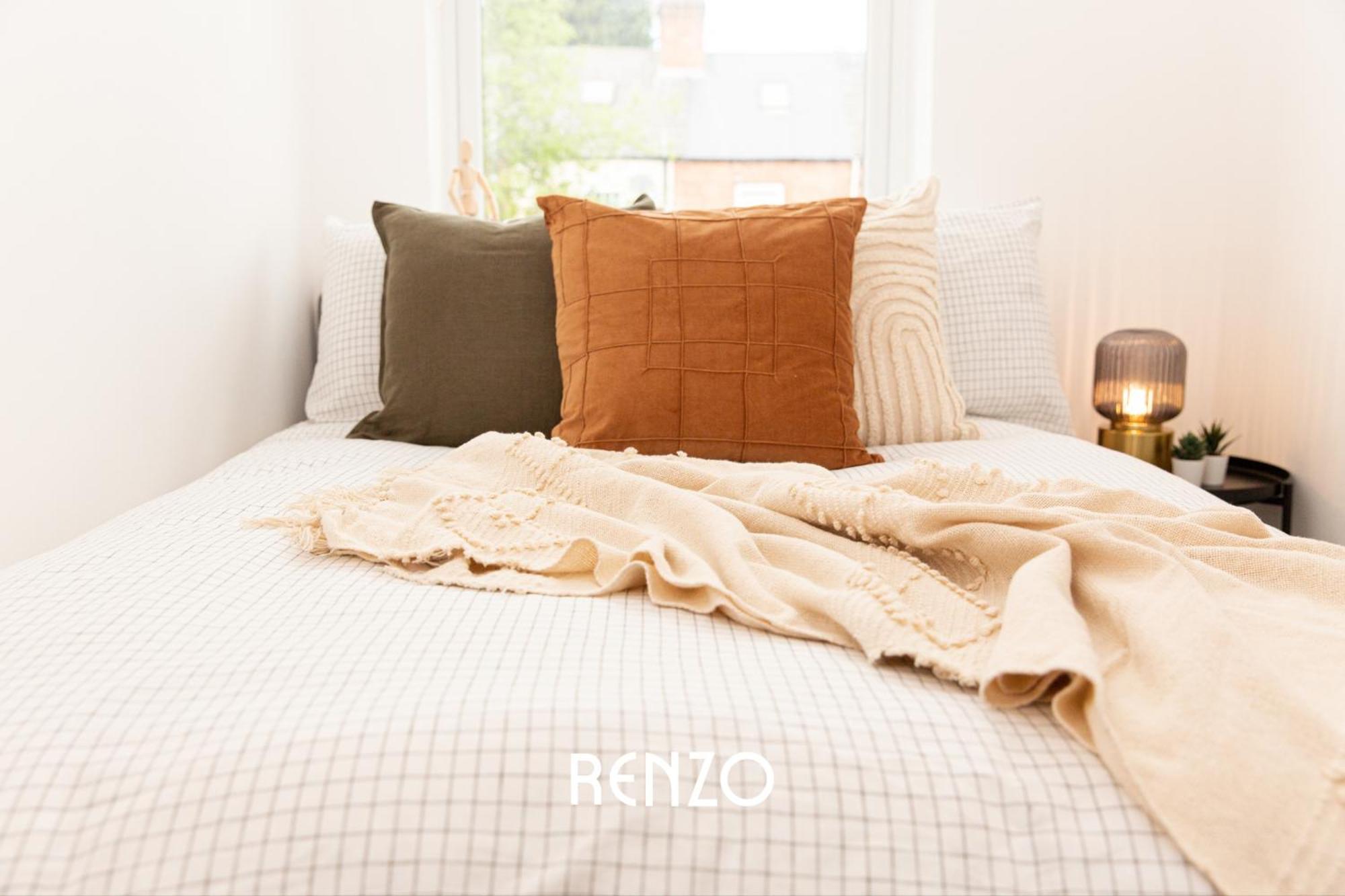 Apartment Beautiful And Modern 2-bed In By Renzo, Free Wi-fi, Ideal For Contractors *