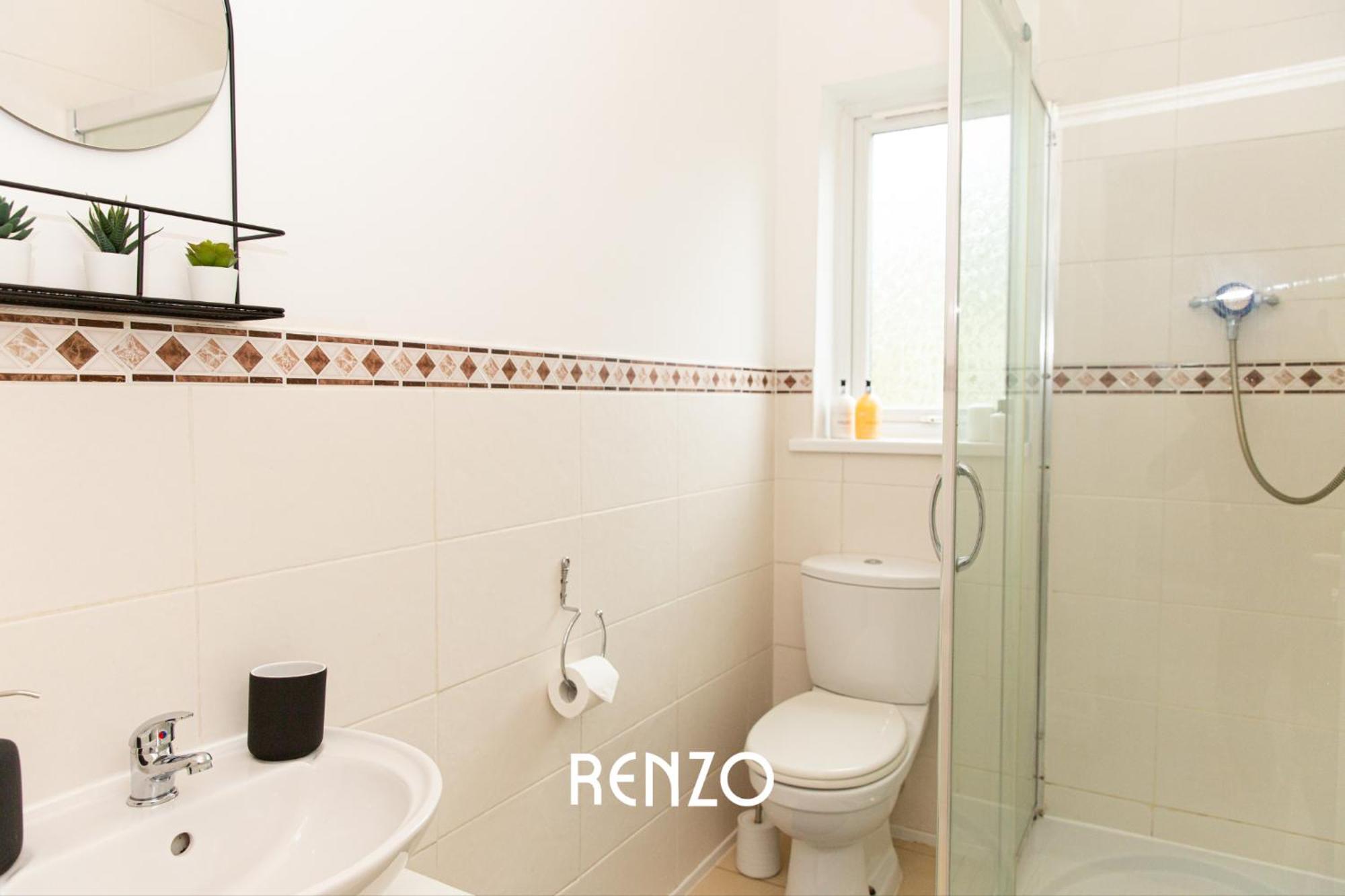 Beautiful And Modern 2-bed In By Renzo, Free Wi-fi, Ideal For Contractors *