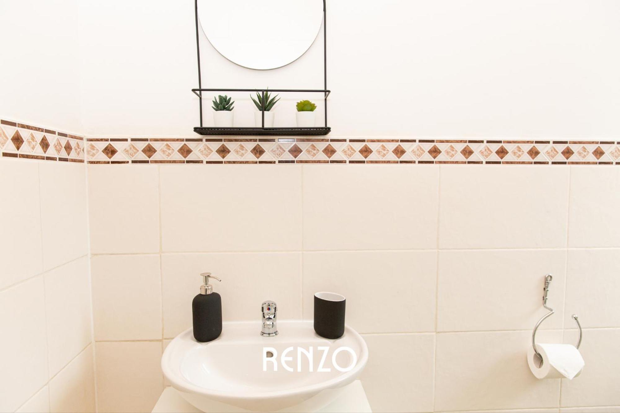 Apartment Beautiful And Modern 2-bed In By Renzo, Free Wi-fi, Ideal For Contractors *