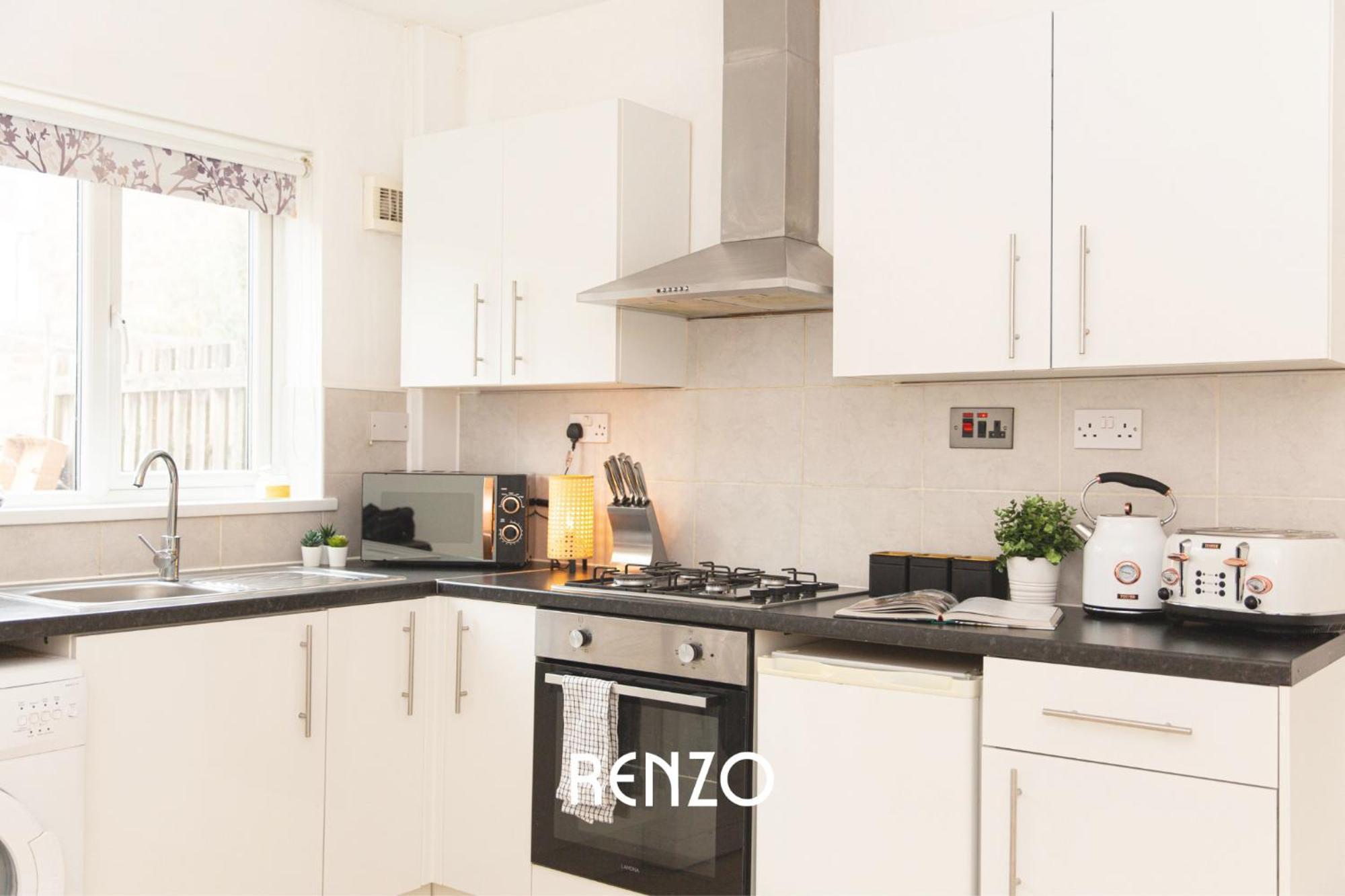 Apartment Beautiful And Modern 2-bed In By Renzo, Free Wi-fi, Ideal For Contractors *