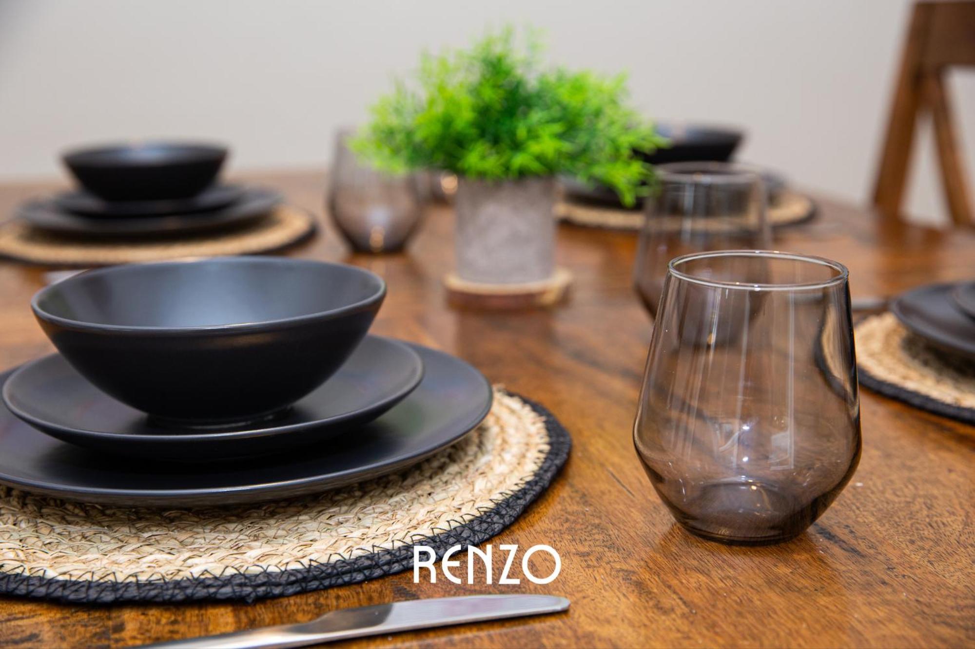 Charming 3-bed In By Renzo, Victorian Features, Sleeps 6! Apartment