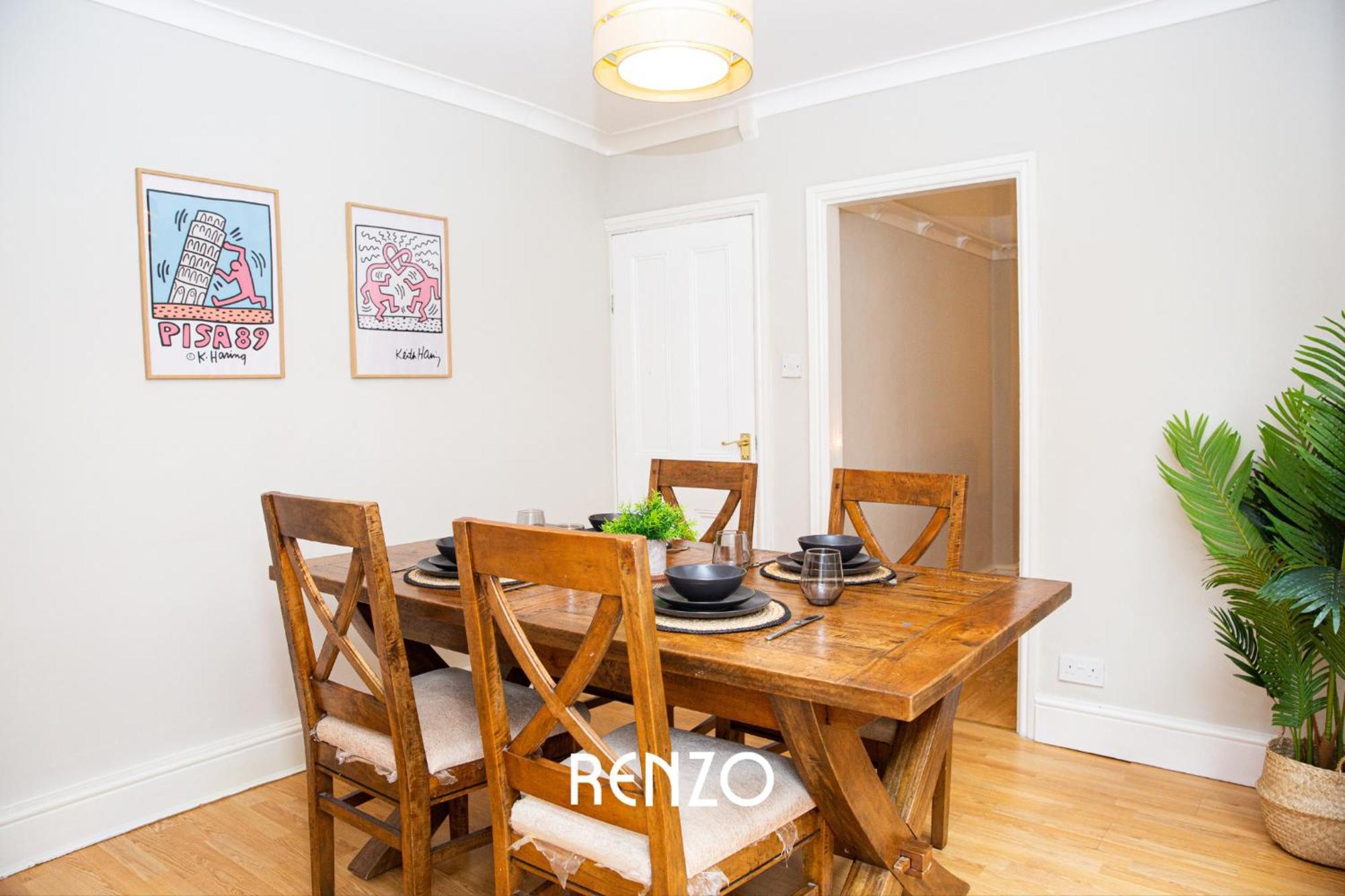 Apartment Charming 3-bed In By Renzo, Victorian Features, Sleeps 6!