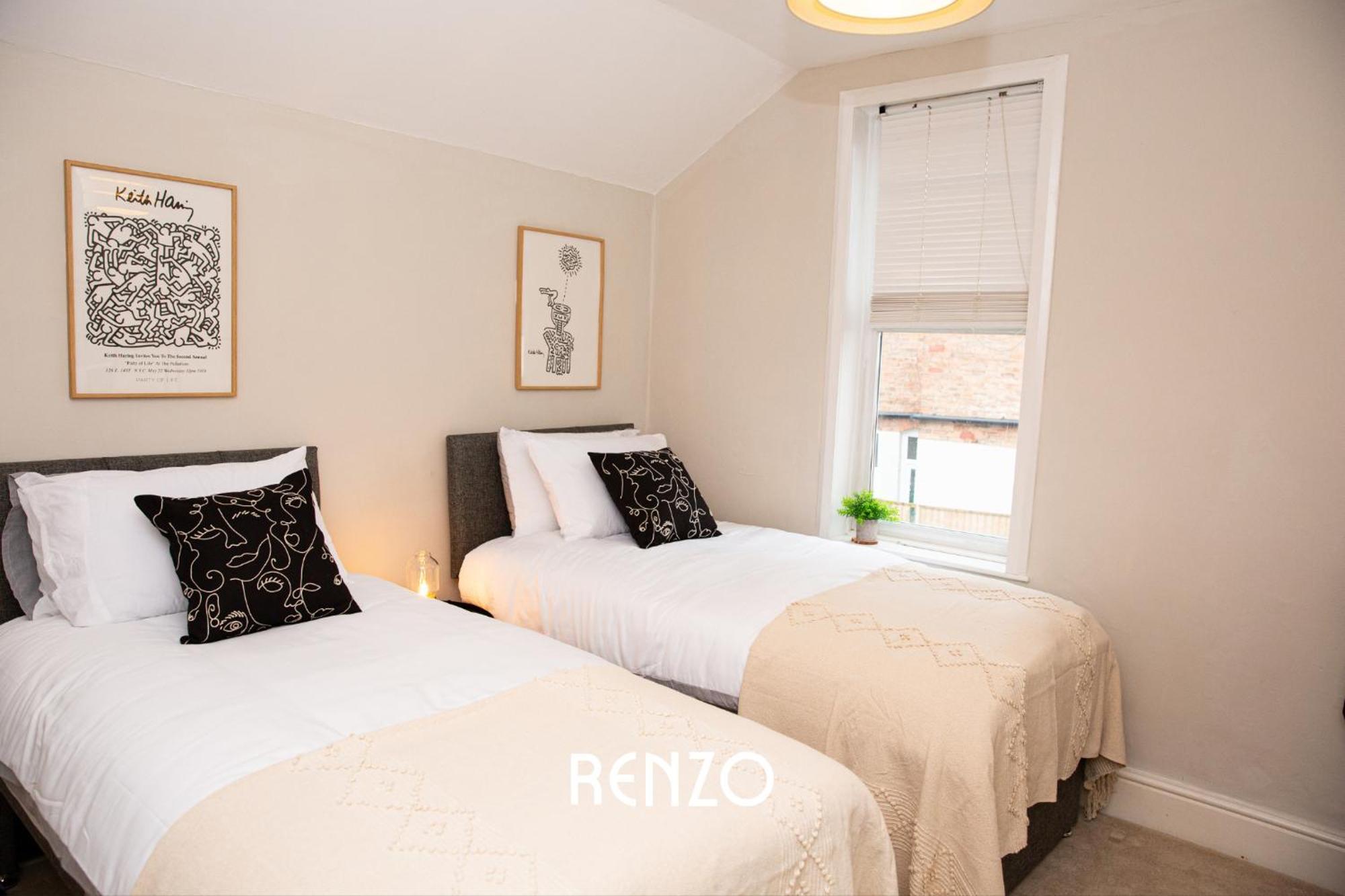 Apartment Charming 3-bed In By Renzo, Victorian Features, Sleeps 6! *
