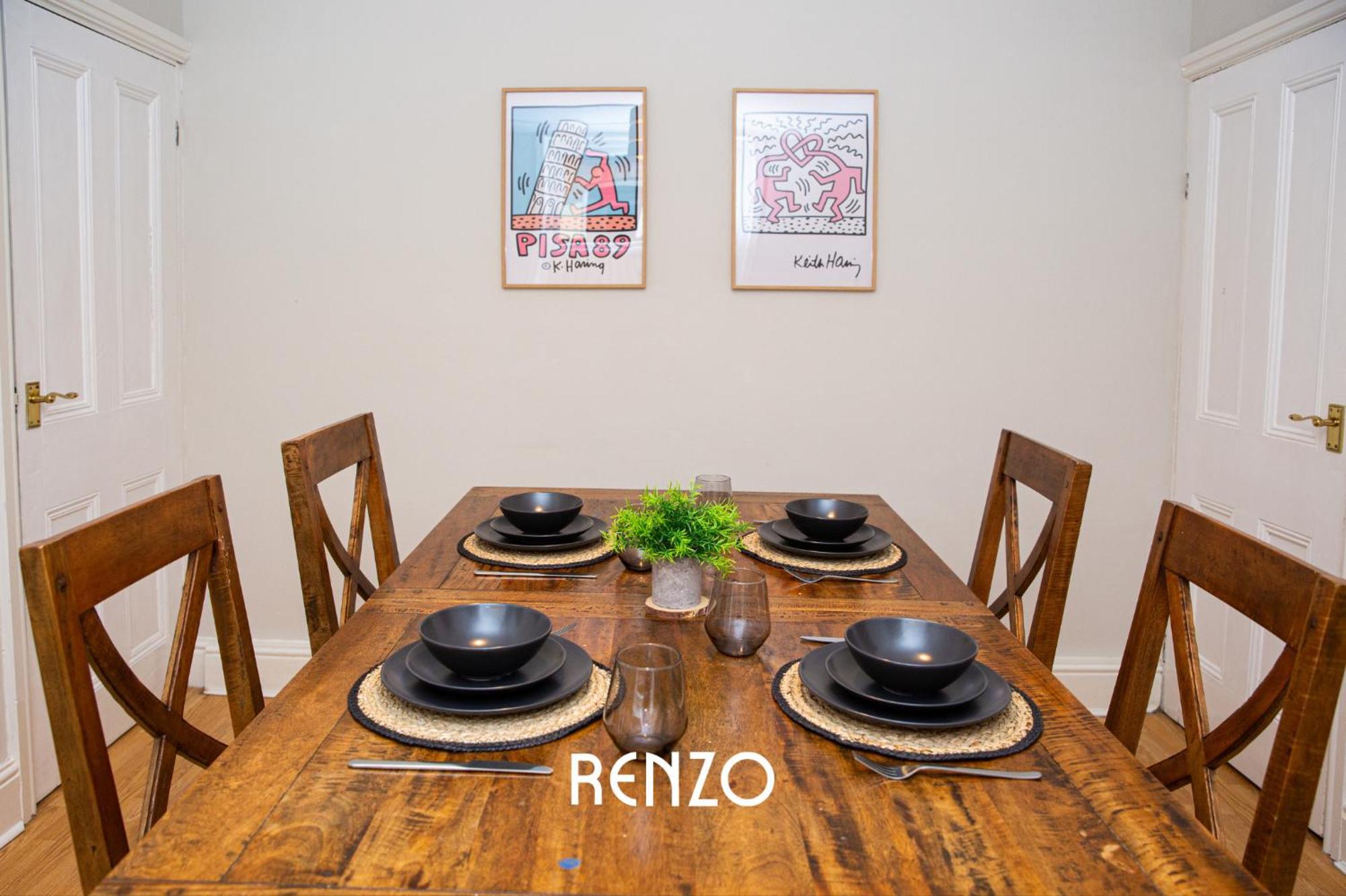 Apartment Charming 3-bed In By Renzo, Victorian Features, Sleeps 6!